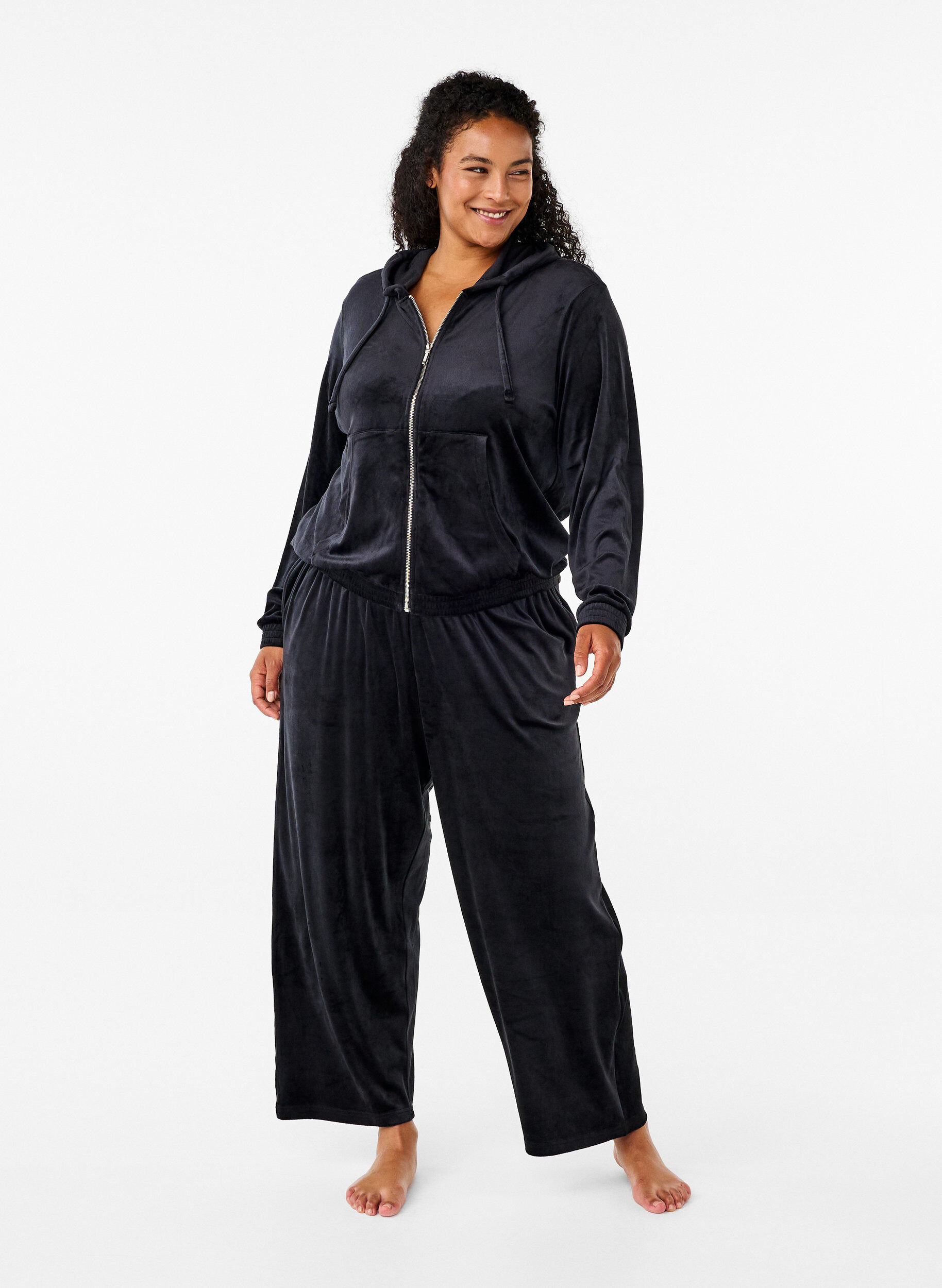 Zizzi Weite Hose aus Velours, Black, Model image number 0