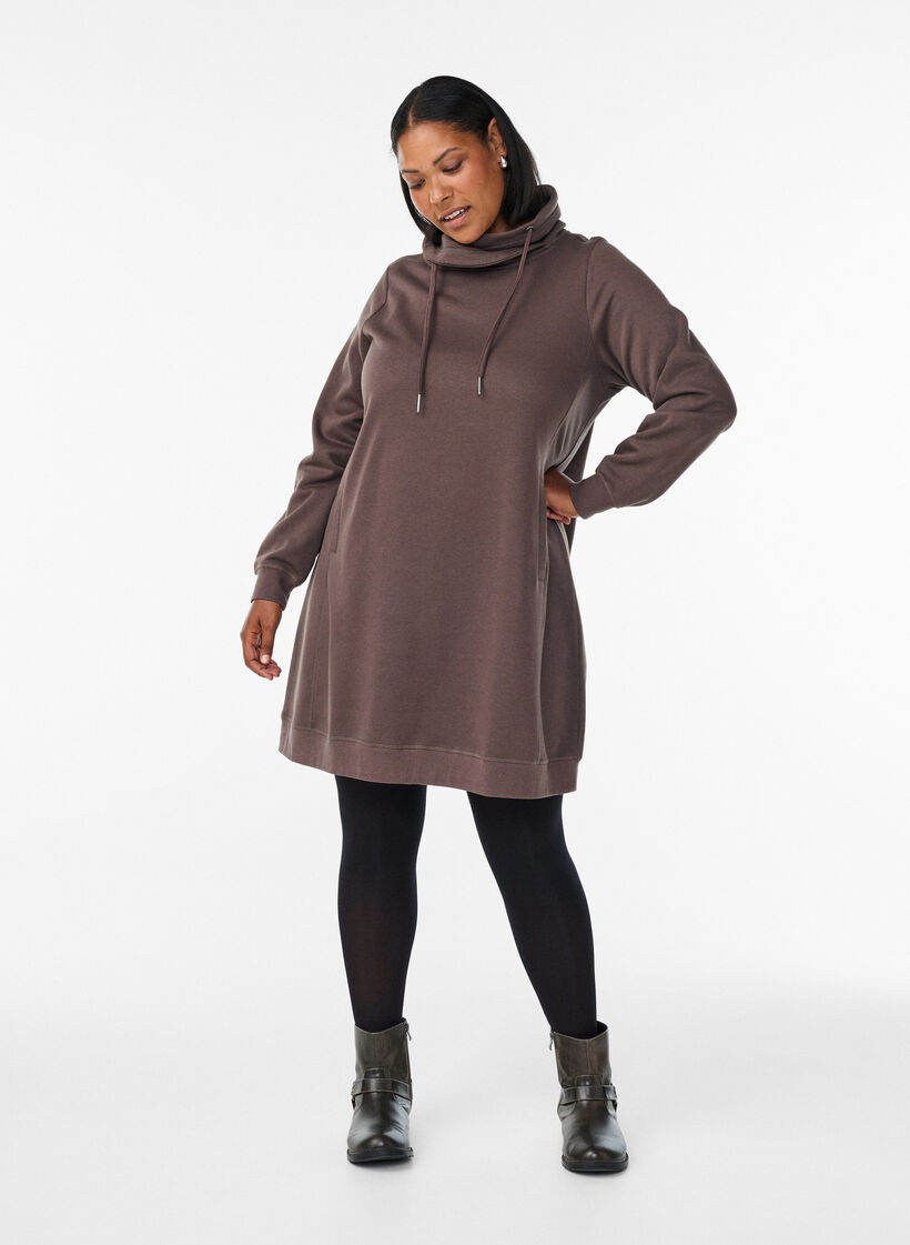 FLASH - Kurzes Sweatshirtkleid mit Stehkragen und Taschen, Braun, Model image number 1