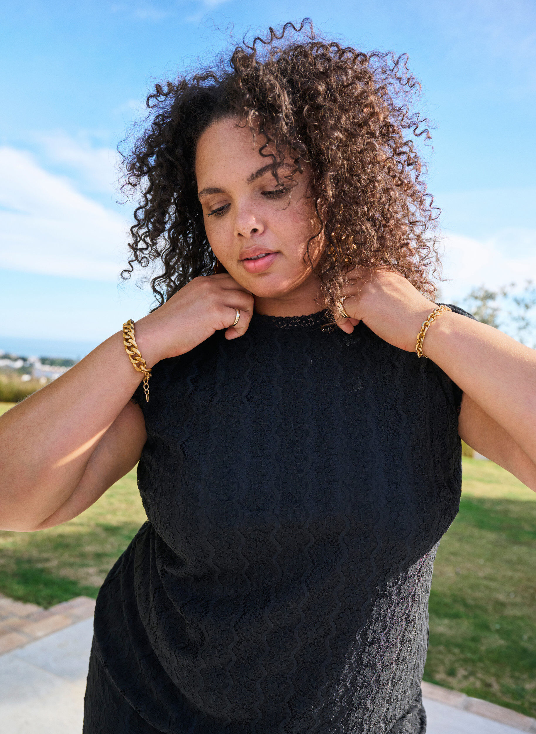 Zizzi Spitzentop mit R&uuml;schendetails, Schwarz, Image image number 0