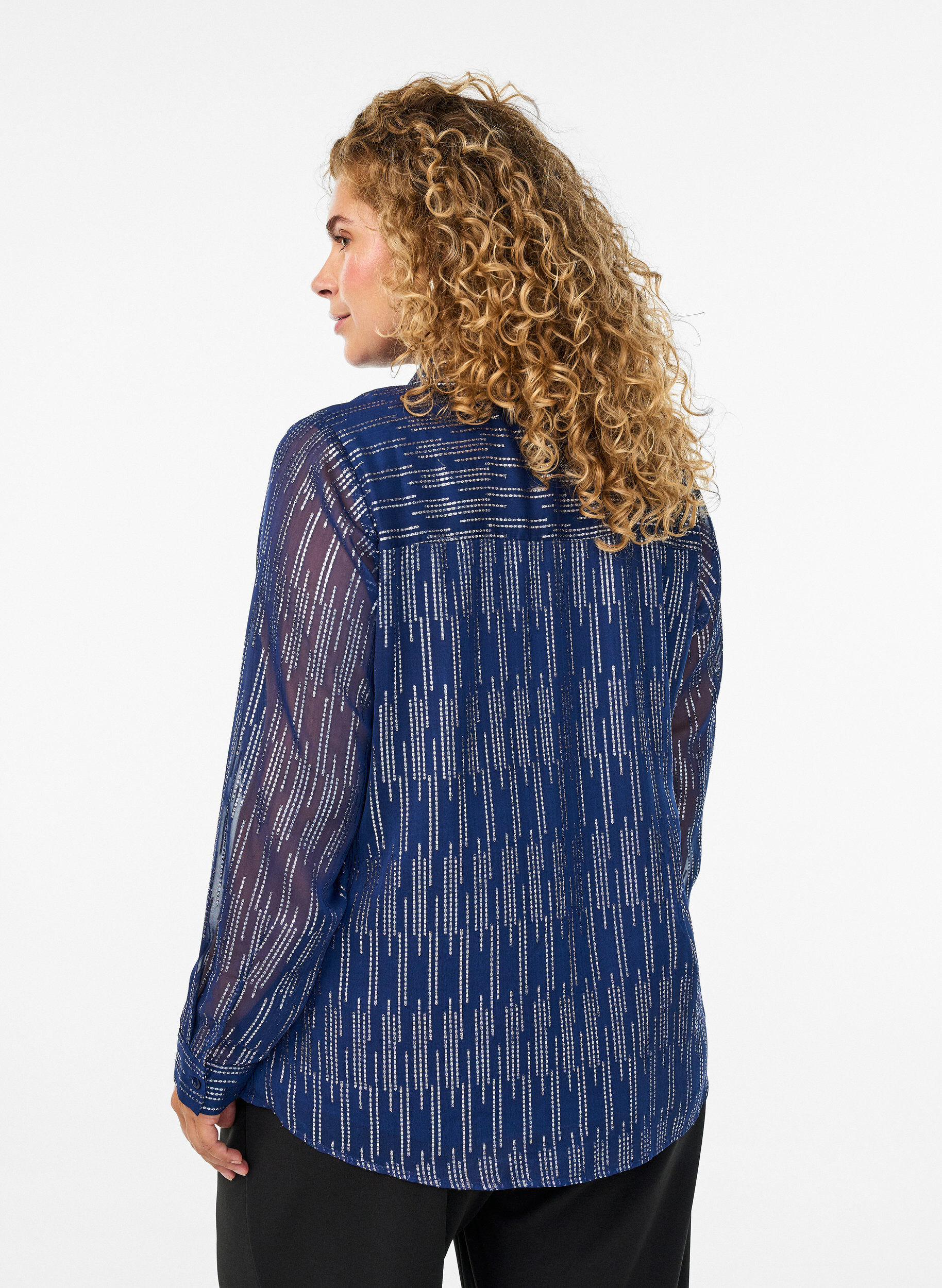 Zizzi Bluse mit glitzerndem Muster, Blau, Model image number 2