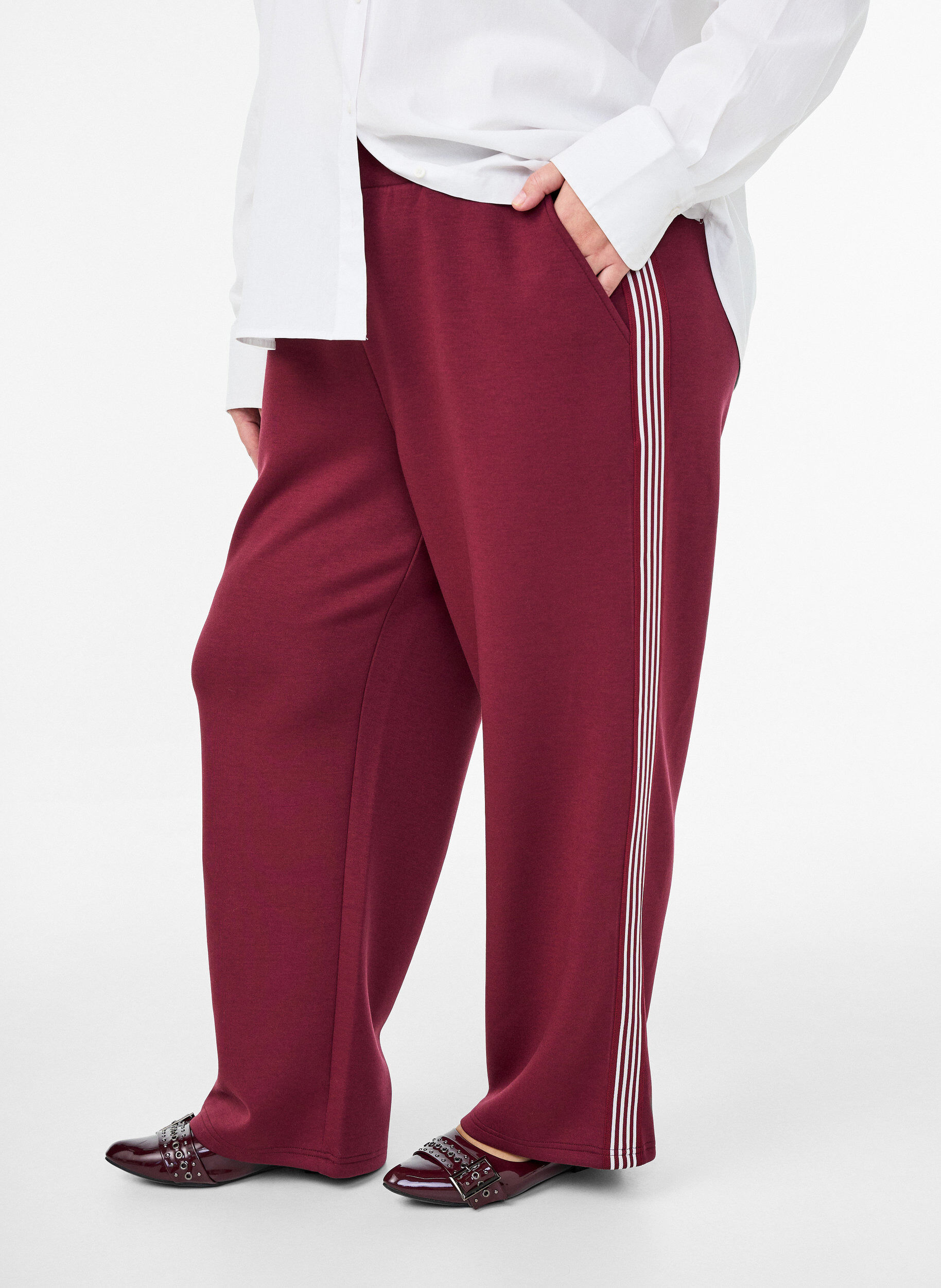 Zizzi Hose mit Seitenstreifen, Rot, Model image number 2