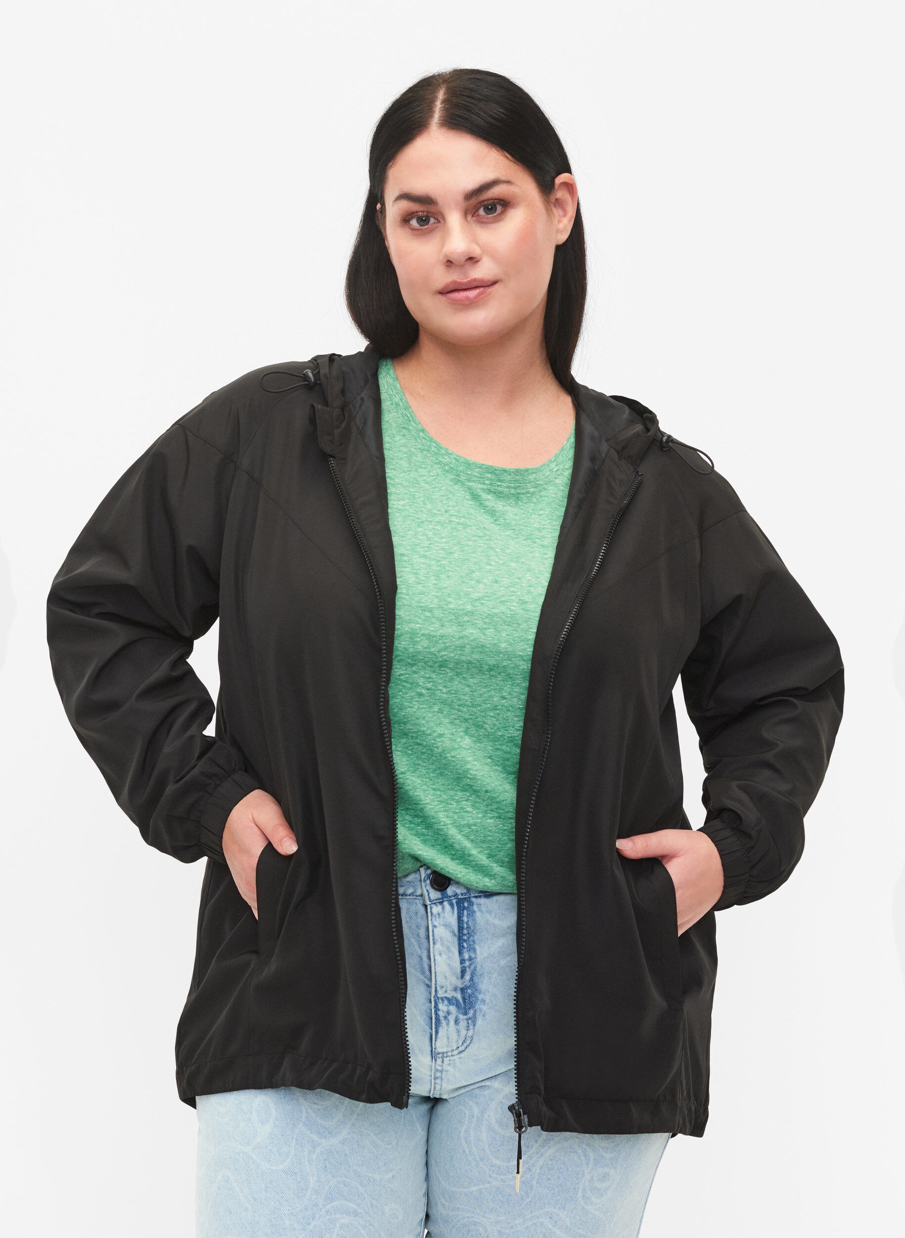 Zizzi Kurze Jacke mit Kapuze und verstellbarer Saum, Black, Model image number 0