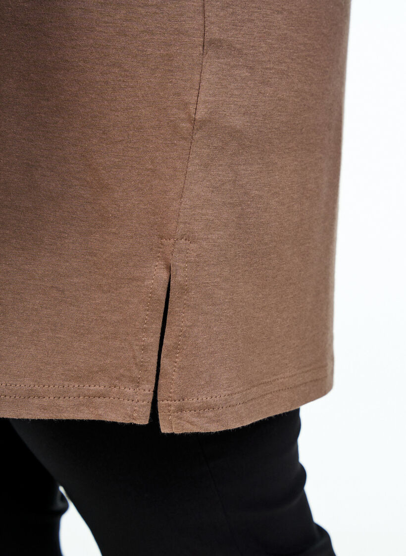 Einfarbiges Oversize T-Shirt mit V-Ausschnitt, Braun, Model image number 3