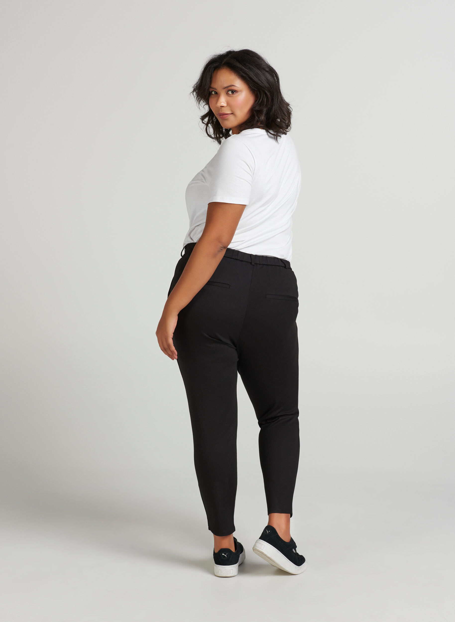 Zizzi Kurzgeschnittene Maddison-Hose, Black, Model image number 1