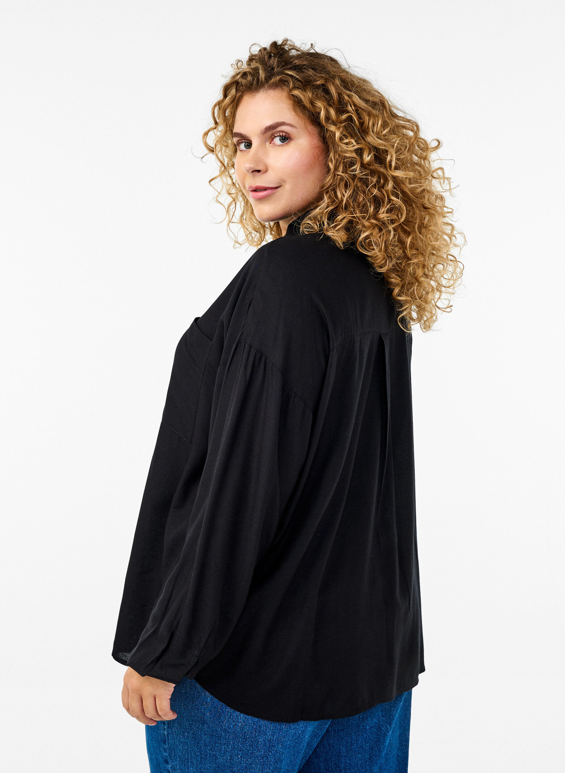 Zizzi Lange Bluse aus Leinen und Viskose, Schwarz, Model image number 2