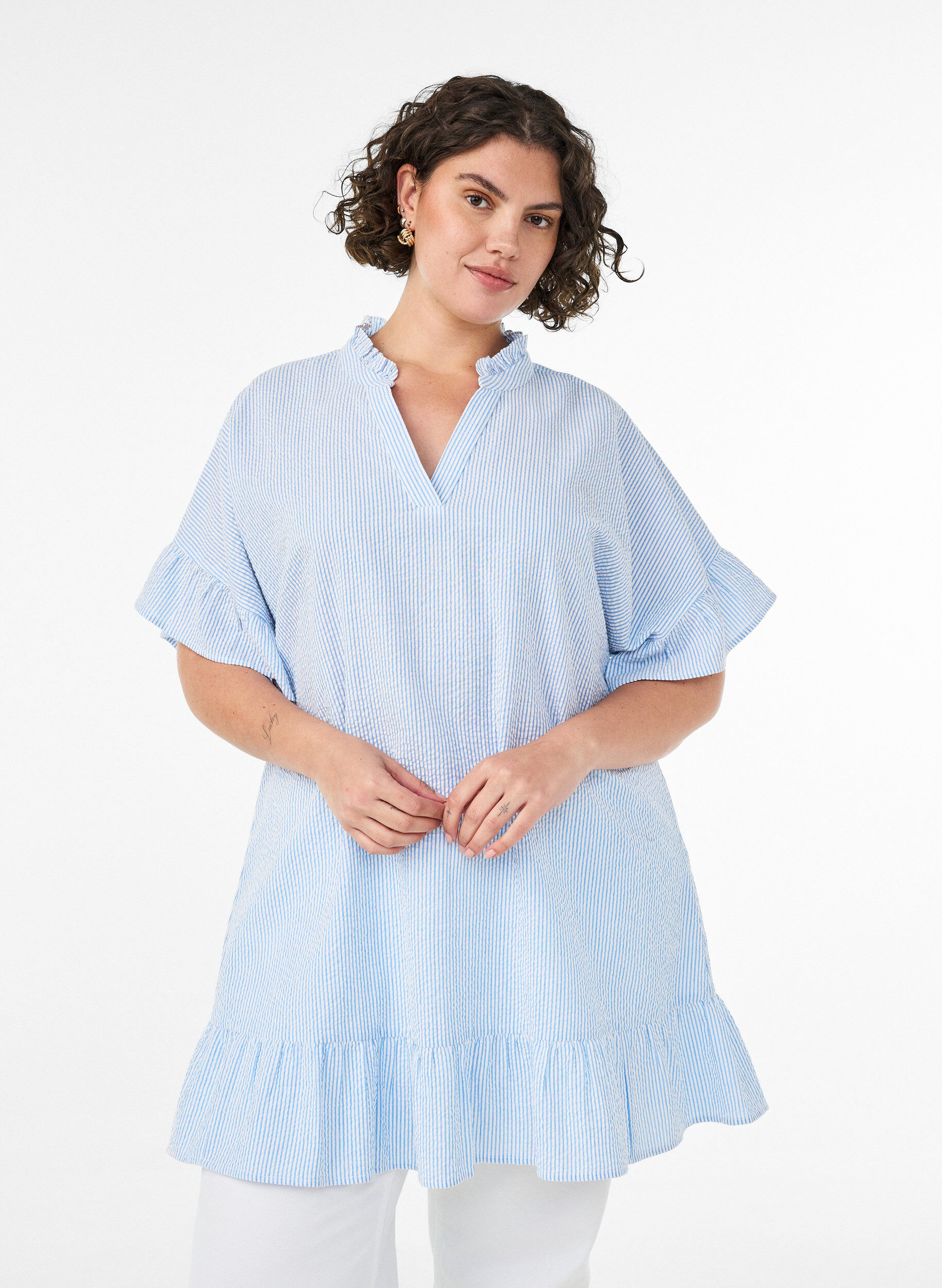 ZizziTunika aus Baumwolle mit Streifen und R&uuml;schendetails, Blau, Model image number 0