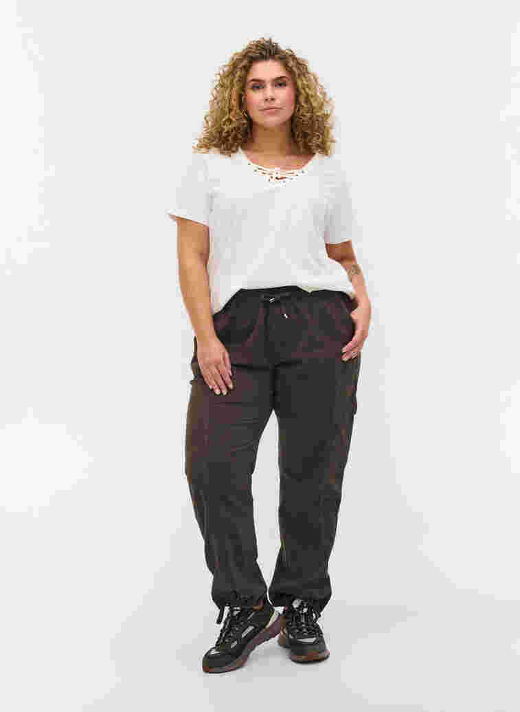 T-Shirt aus Bio-Baumwolle mit Schnurdetails, Warm Off-white, Model image number 2