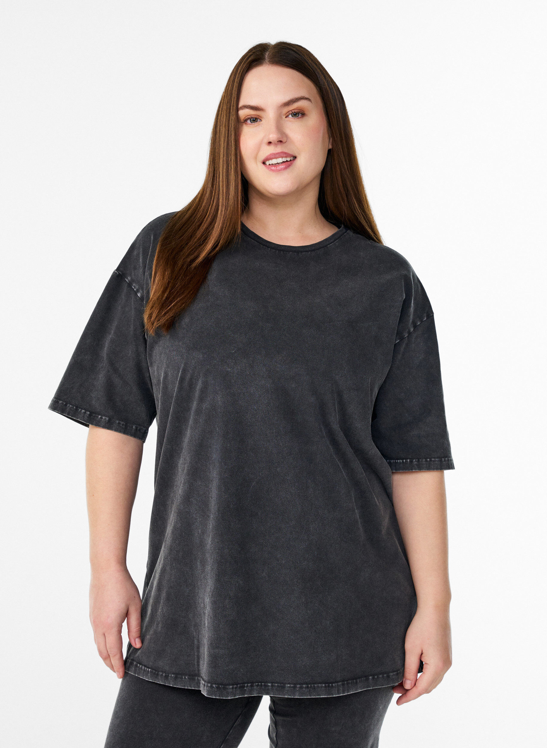 Zizzi Sportliches T-Shirt aus Baumwolle mit Washed-Effekt, Schwarz, Model image number 0