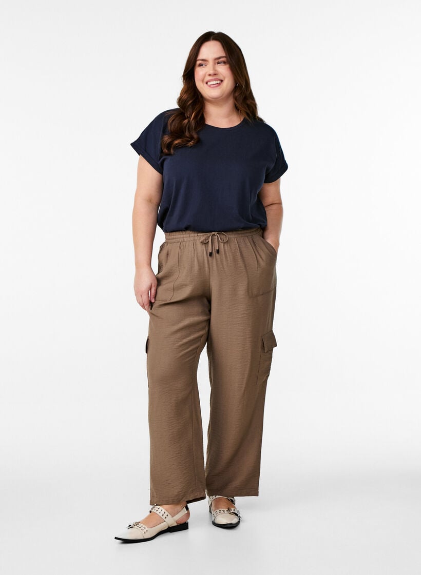 Kurz&auml;rmeliges T-Shirt aus einer Baumwollmischung, Blau, Model image number 1