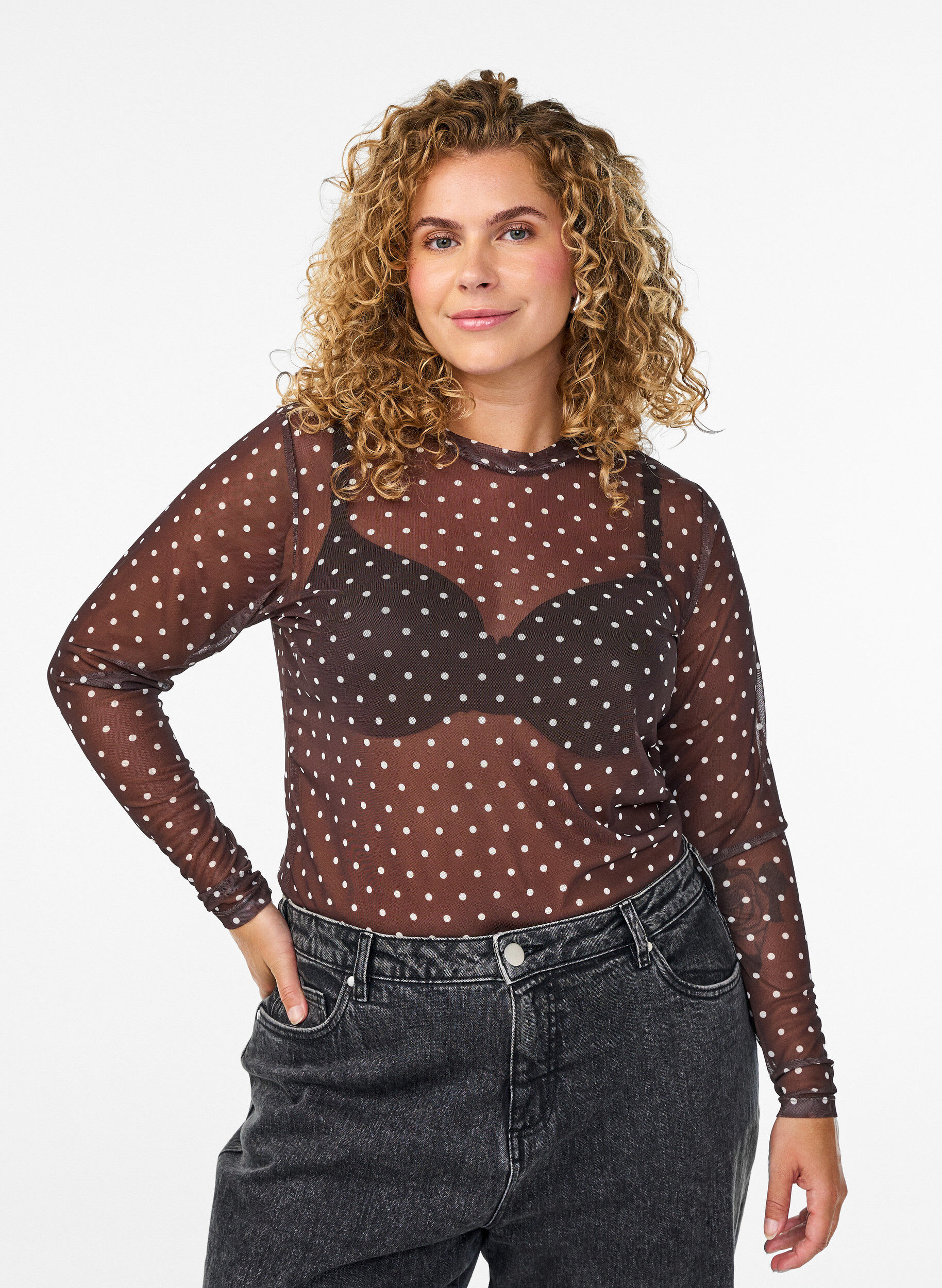 Zizzi Bluse aus Mesh mit Punkten, Braun, Model image number 0