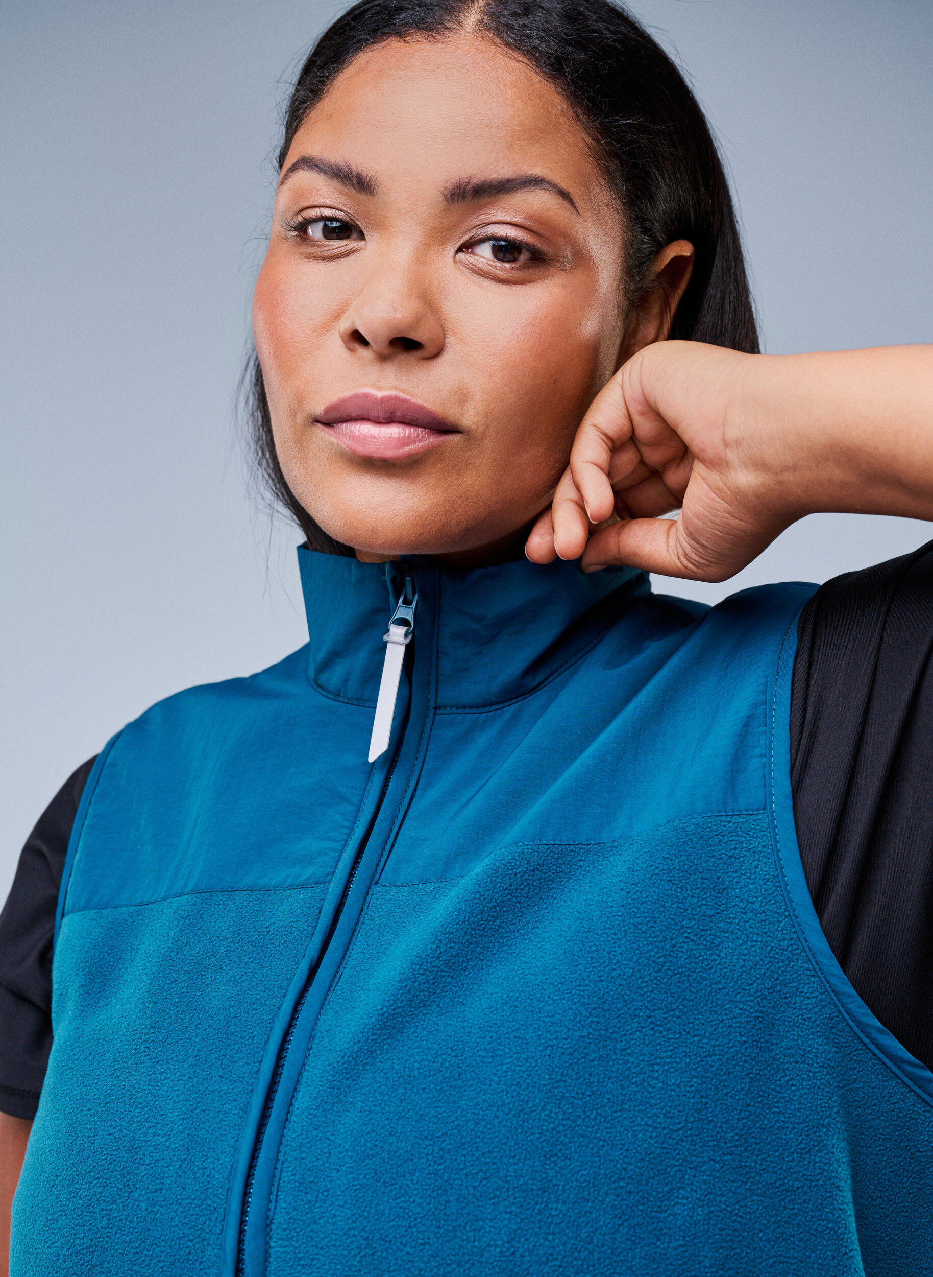 Weste aus Fleece mit hohem Kragen und Taschen