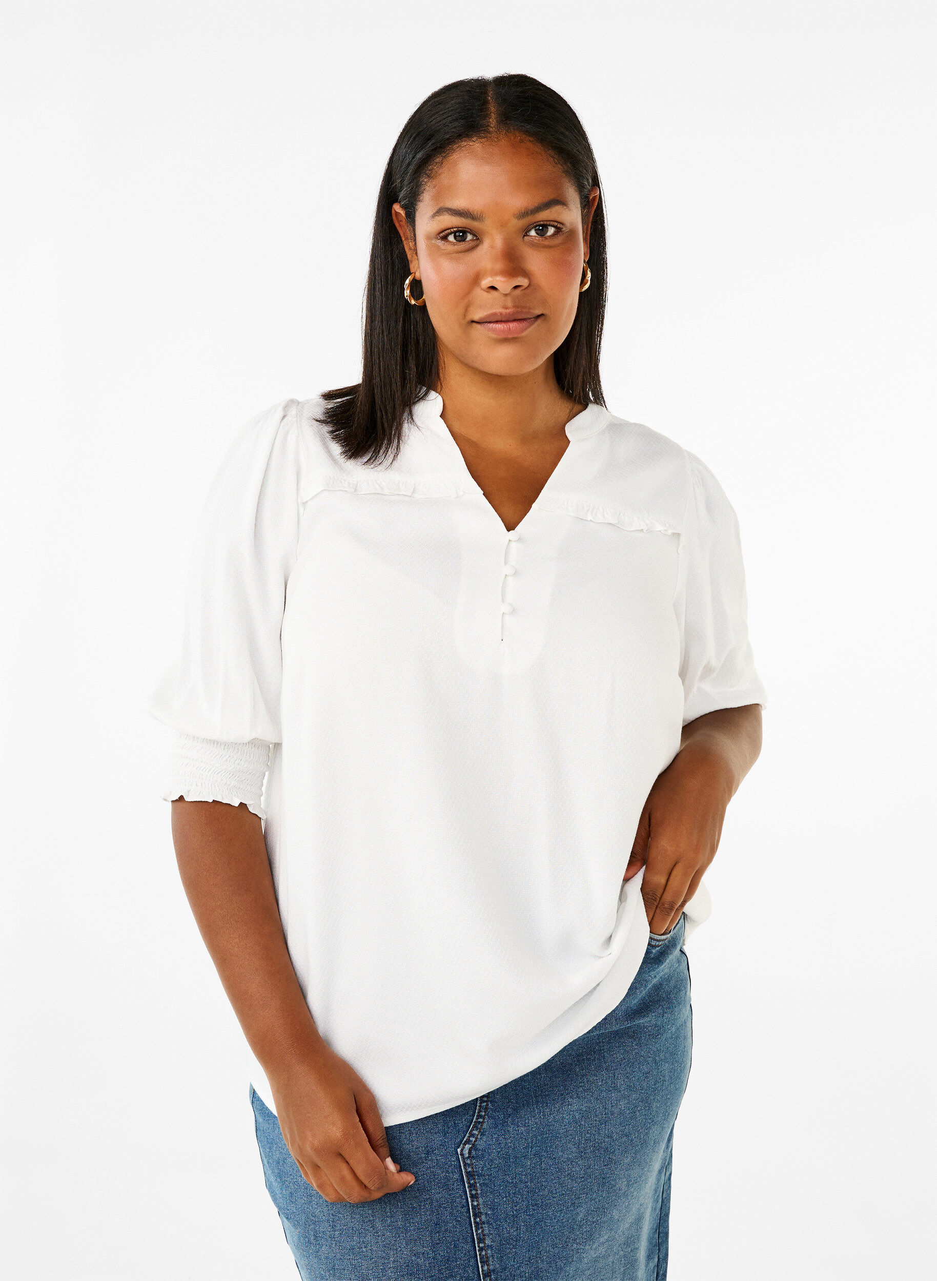 Zizzi  Viskosebluse mit Smok- und R&uuml;schendetail, Bright White, Model image number 0