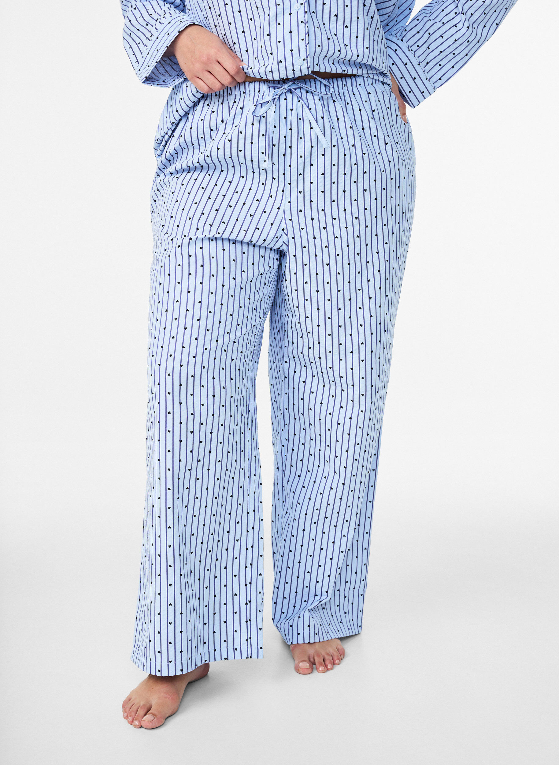 Zizzi Lockere Pyjamahose aus Seersucker mit hoher Taille, Blau, Model image number 2