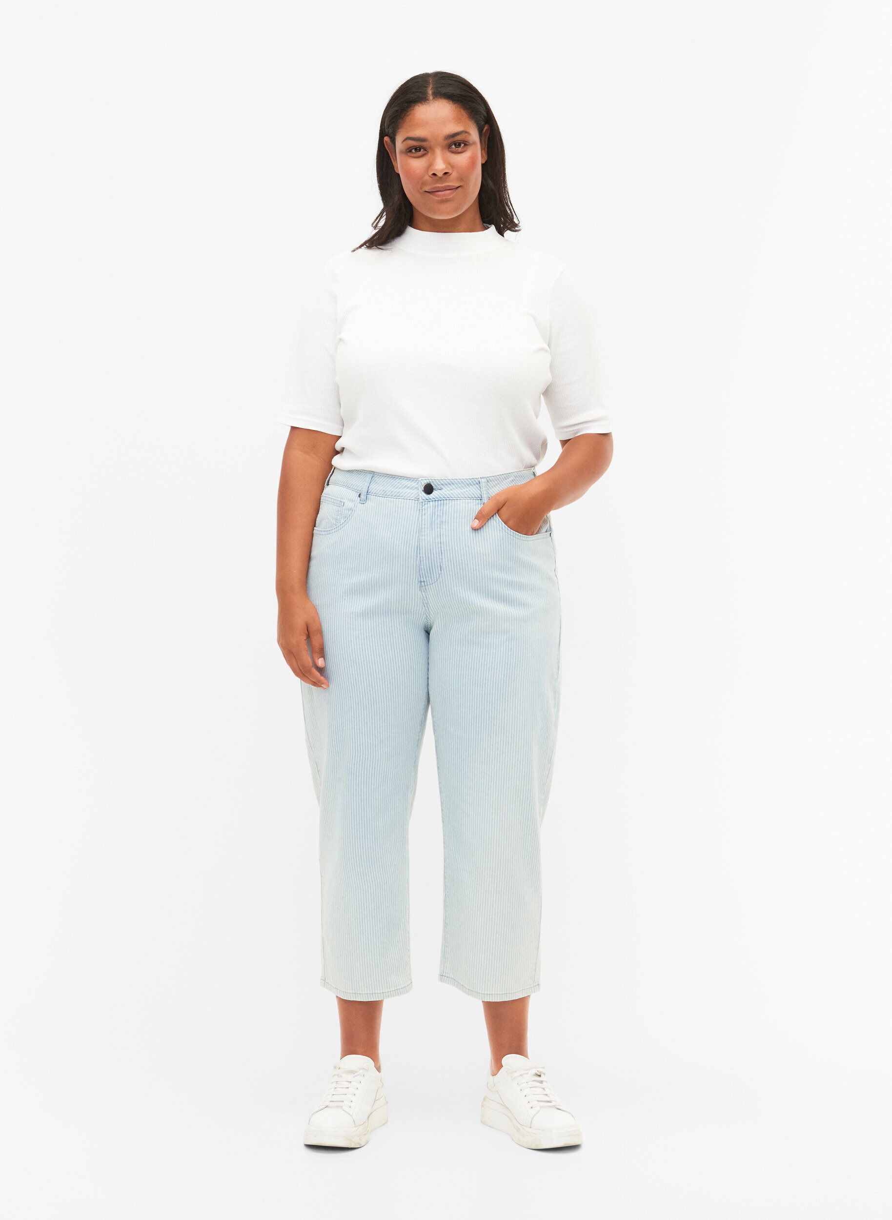 Zizzi Straight Jeans mit Kn&ouml;chell&auml;nge, Light Blue Stripe, Model image number 0