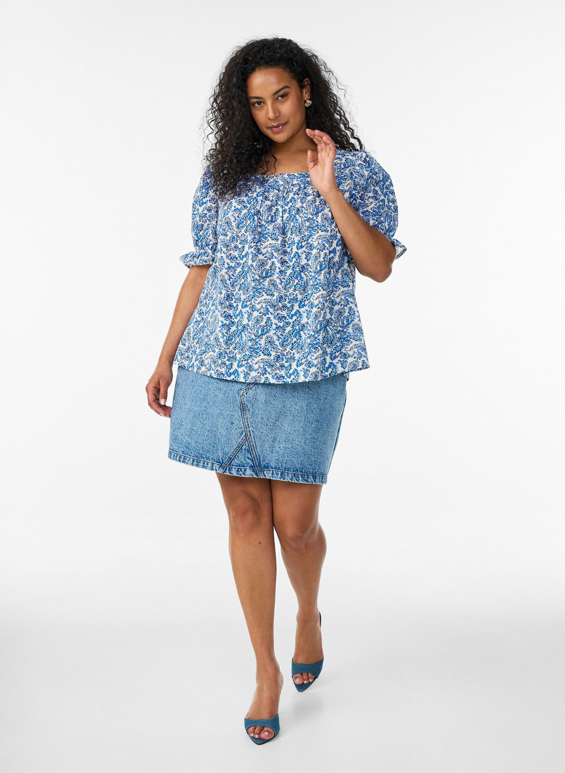 ZizziBaumwollbluse mit eckigem Ausschnitt, Blau, Model image number 1