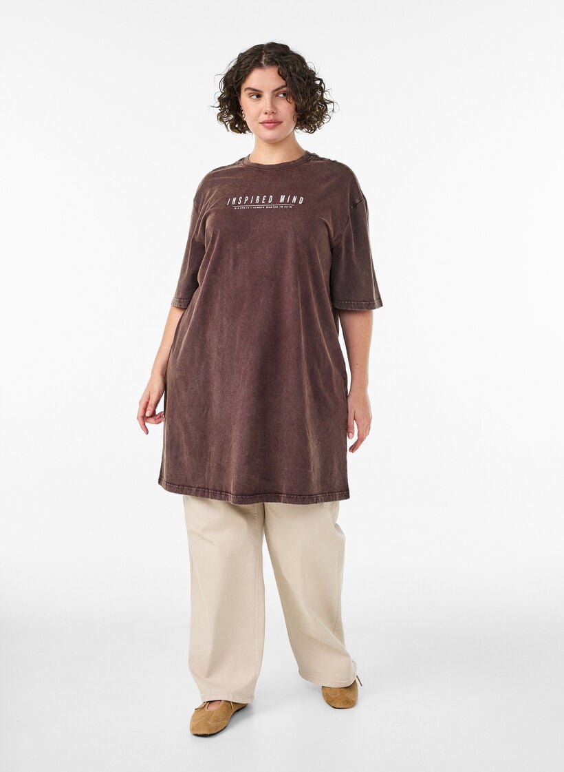 Lockeres T-Shirt-Kleid mit Washed-Optik, Braun, Model image number 1