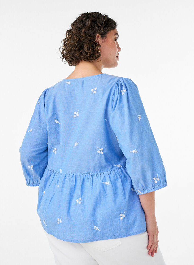 Bluse aus Baumwolle mit gestickten Blumen und Knopfverschluss, Blau, Model image number 2