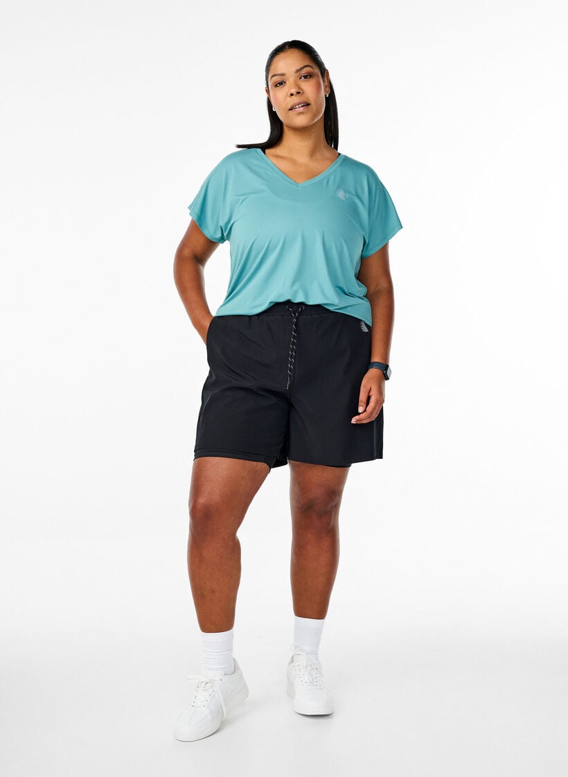 Lockeres Trainings-T-Shirt mit V-Ausschnitt, Gr&uuml;n, Model image number 1