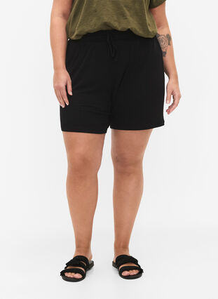 Lockere Shorts aus Viskose mit Ripp., Black, Model image number 2