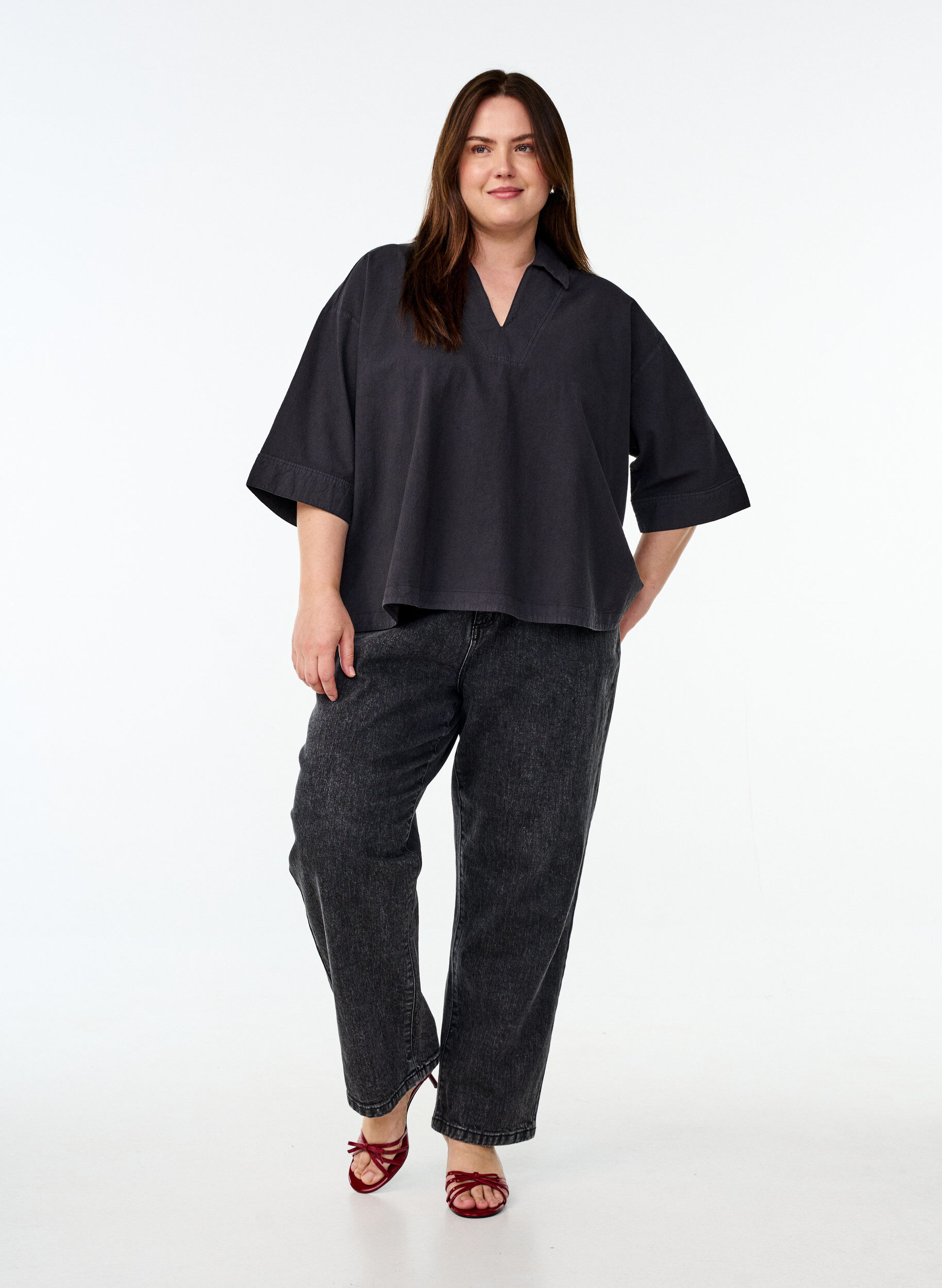 Zizzi Lockere Bluse mit Kragen und 1/2 &Auml;rmeln, Schwarz, Model image number 1