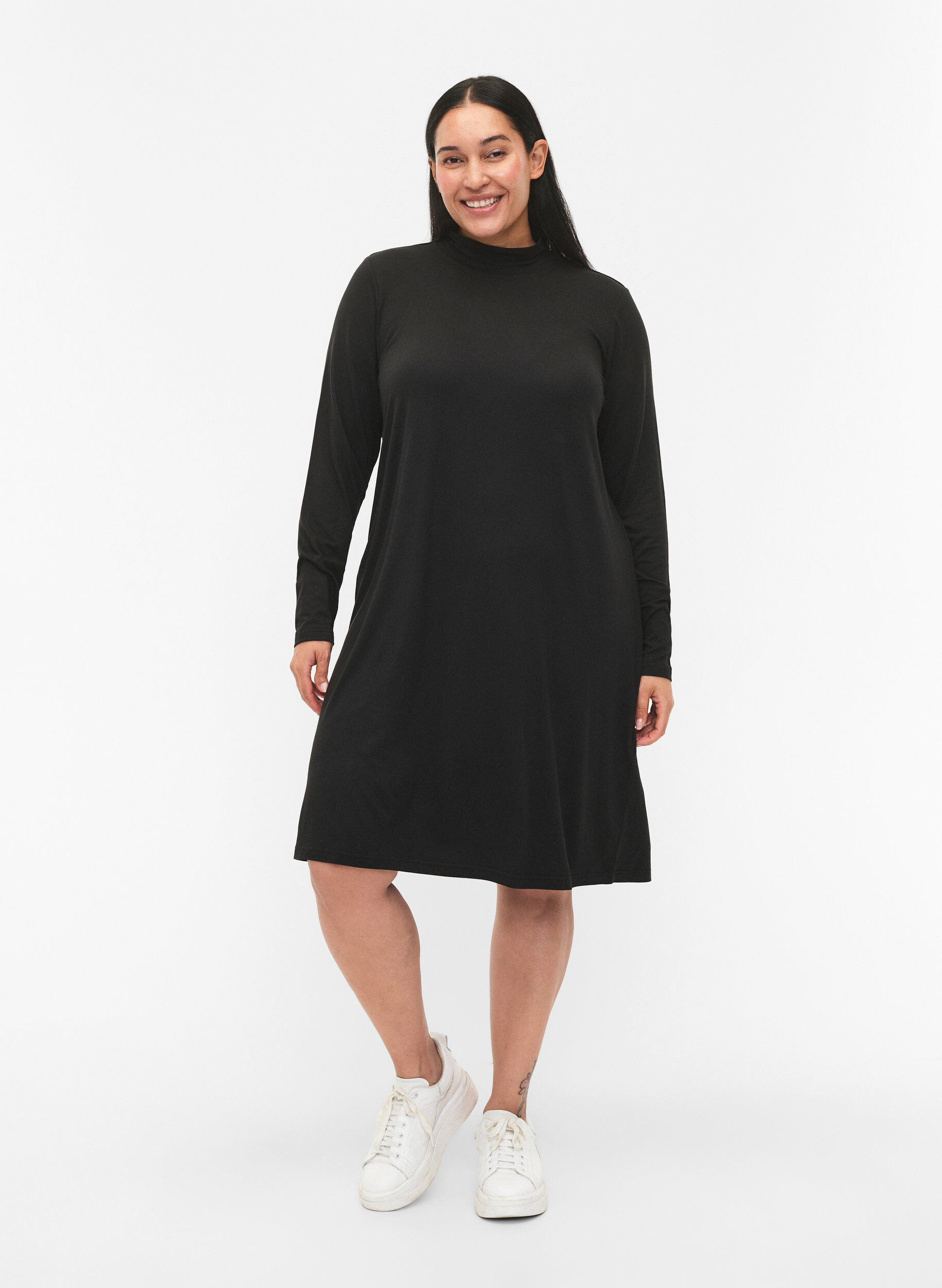 Zizzi FLASH &ndash; Lang&auml;rmeliges Kleid mit Rollkragen, Schwarz, Model image number 1