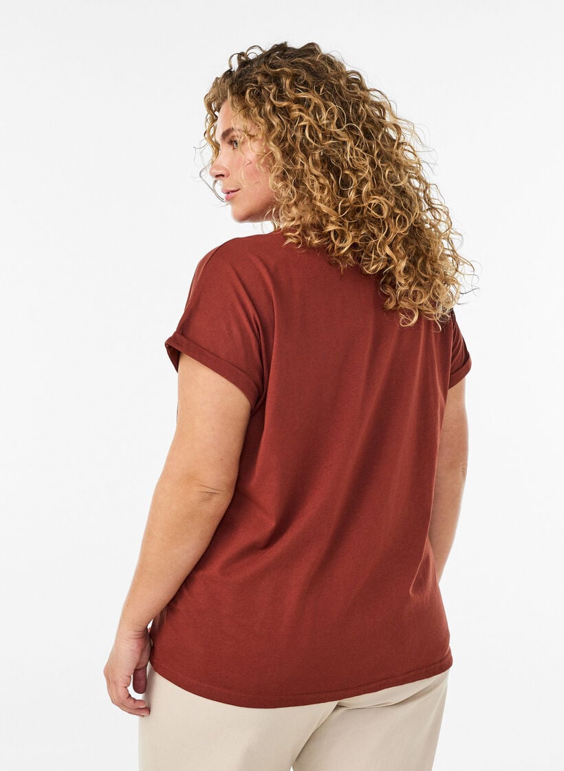 Kurz&auml;rmeliges T-Shirt aus einer Baumwollmischung, Rot, Model image number 2