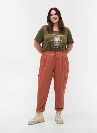 Baumwoll-T-Shirt mit Aufdruck, Ivy Green ATHLETIC, Model image number 2