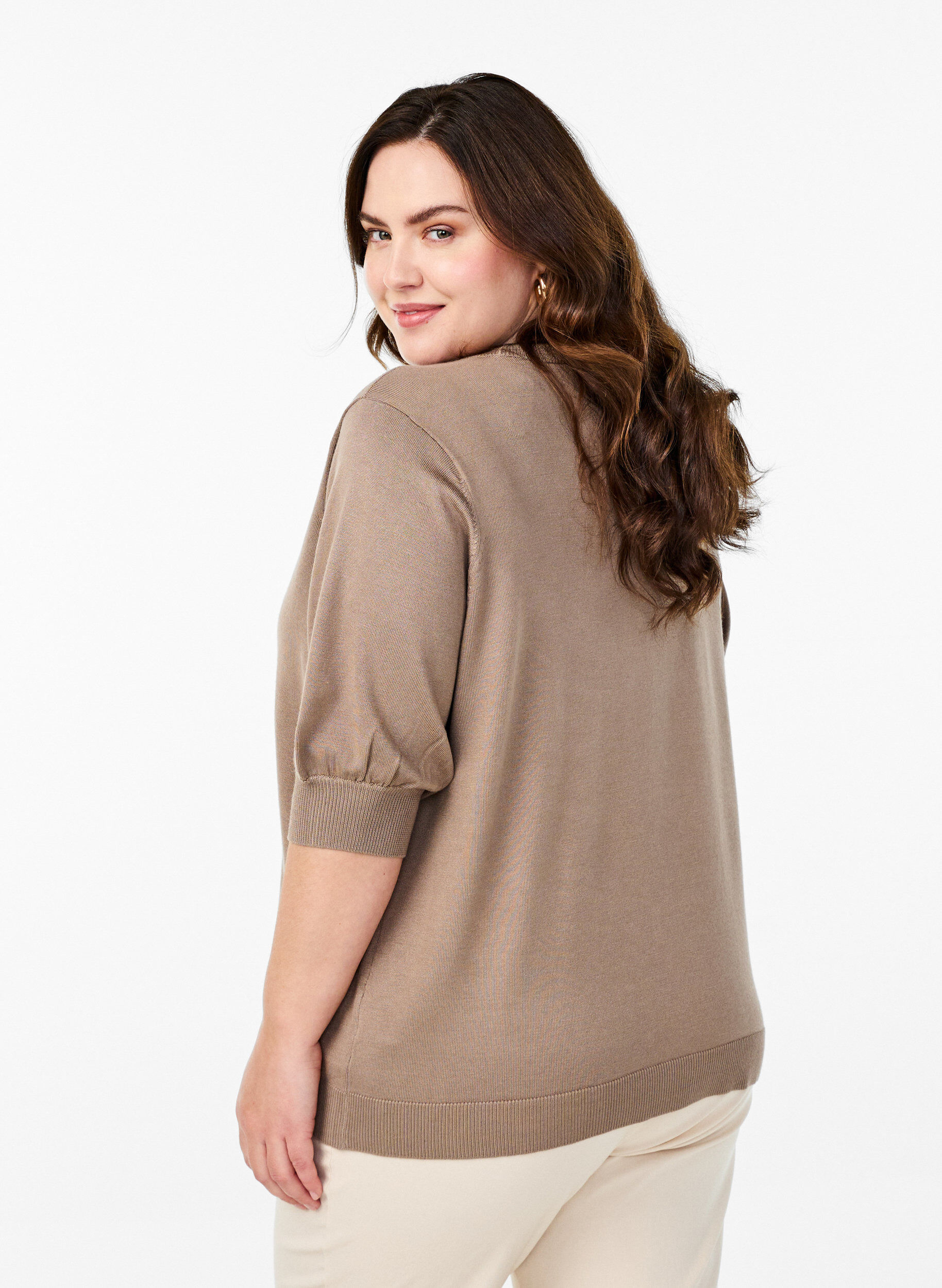 Zizzi Strickbluse mit kurzen &Auml;rmeln und kleinen Schleifen, Beige, Model image number 2