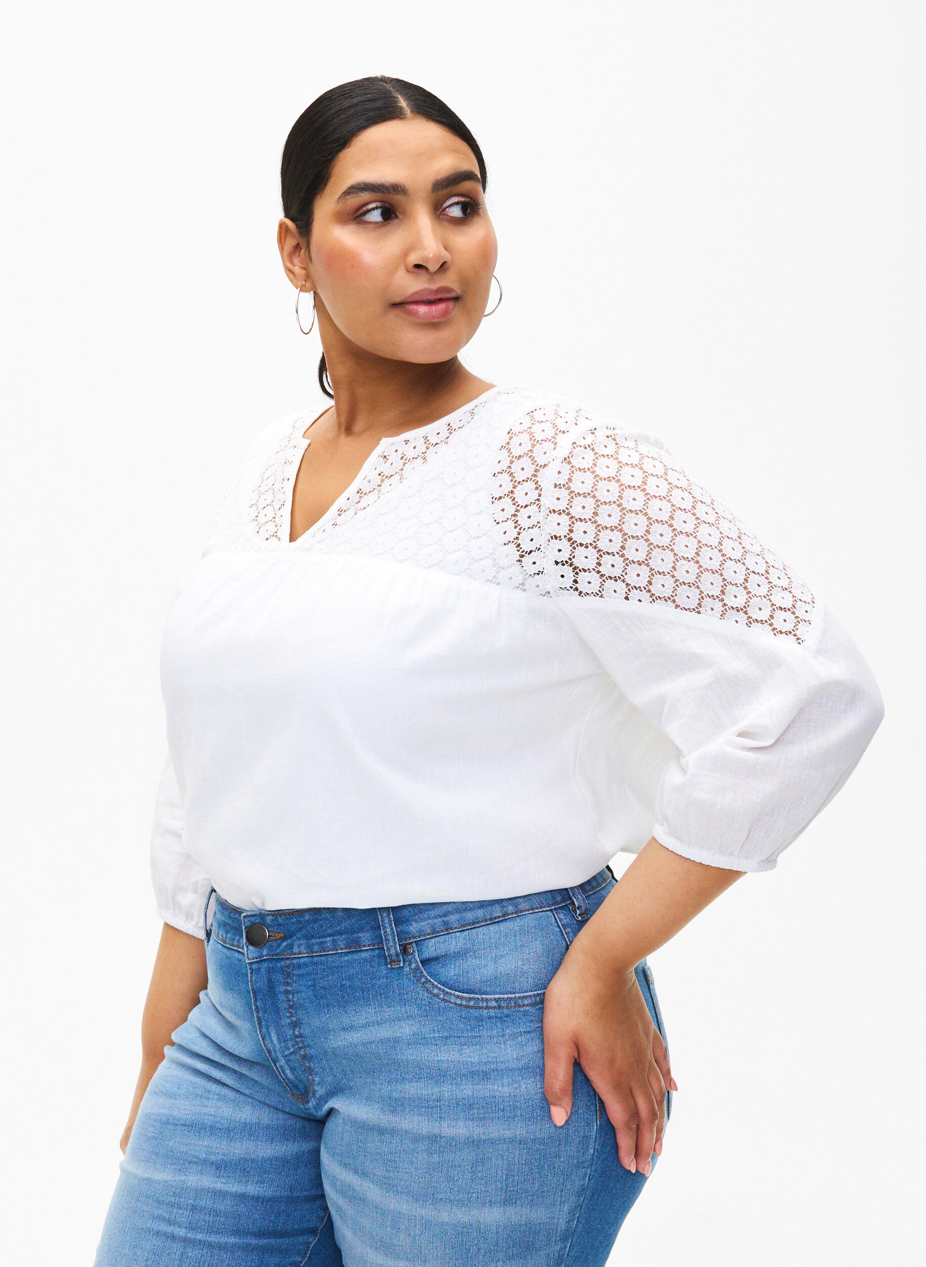 Zizzi Bluse aus Baumwollmischung mit Leinen und H&auml;keldetails, Bright White, Model image number 0