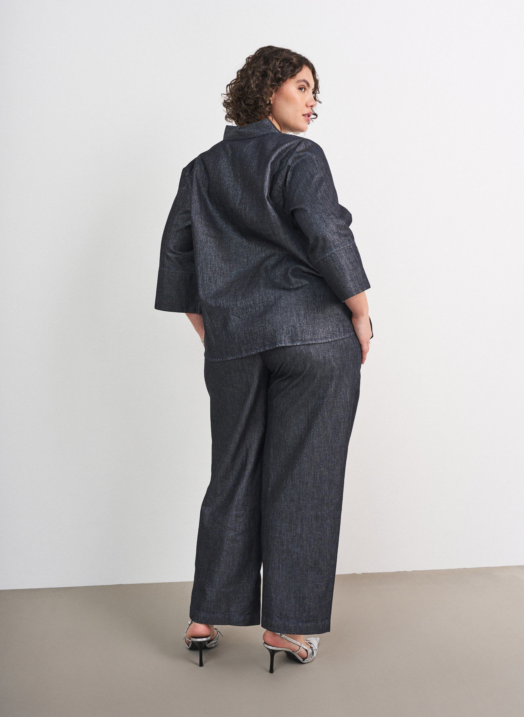 ZizziStraight Leg Jeans mit Glitzerfaden, Grau, Model image number 1