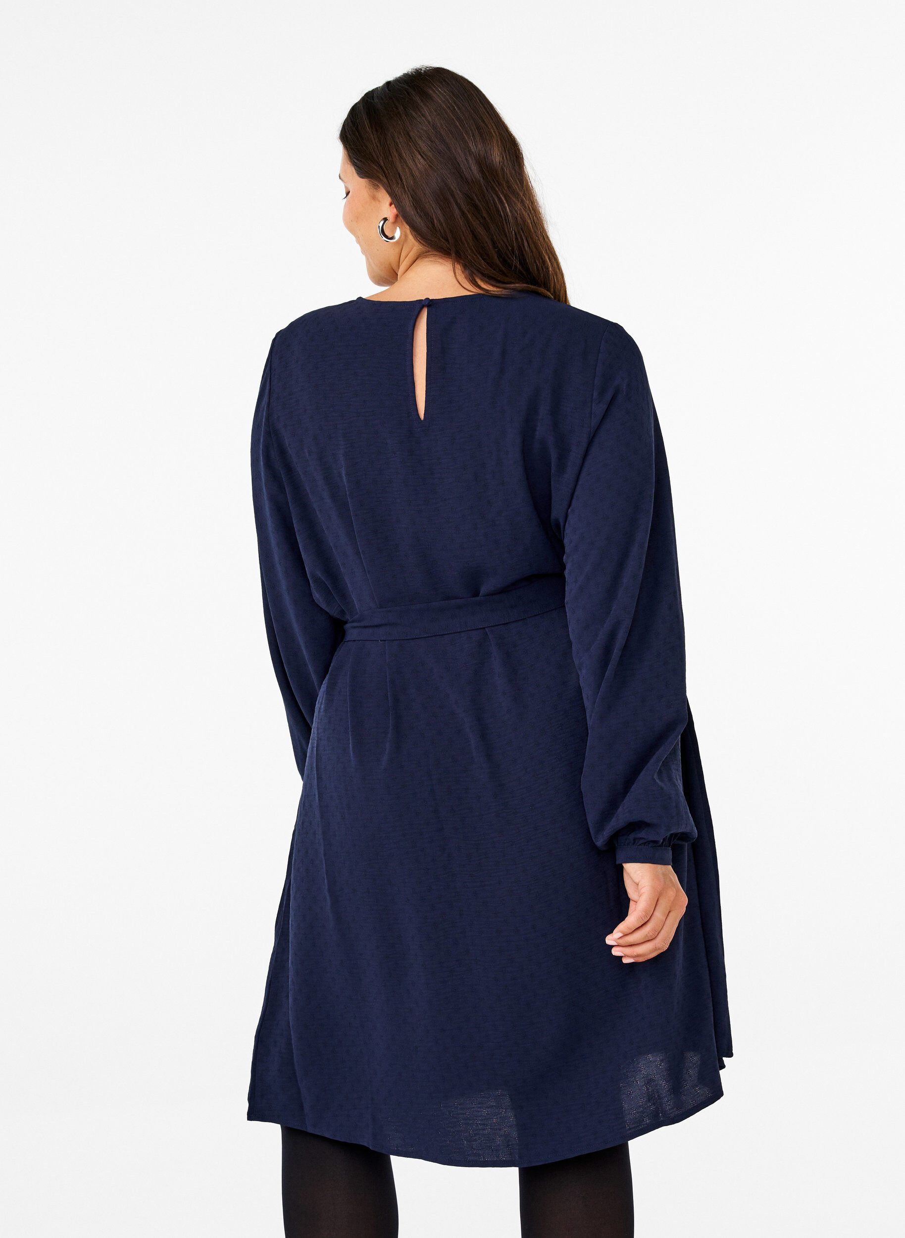 Zizzi Kurzes Kleid mit Struktur und Bindeg&uuml;rtel, Navy Blazer, Model image number 1