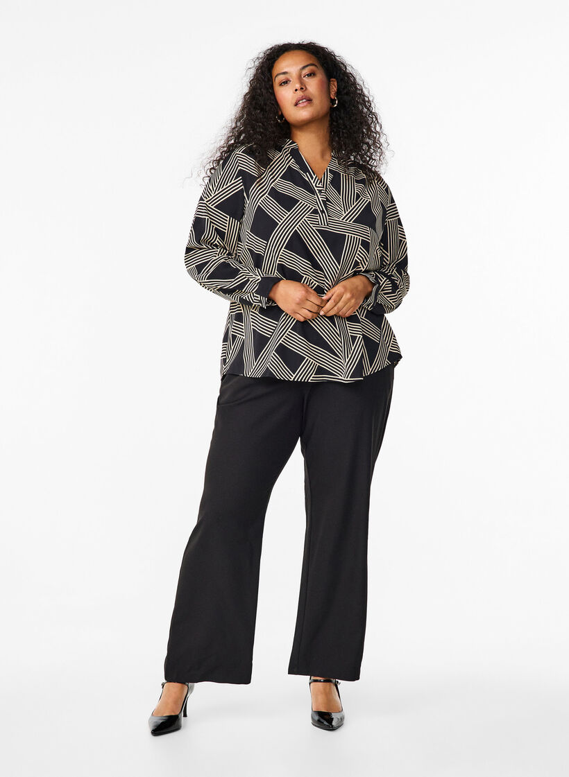 Langärmelige Hemdbluse mit V-Ausschnitt, BLACK BEIGE GRAPHIC, Model image number 2