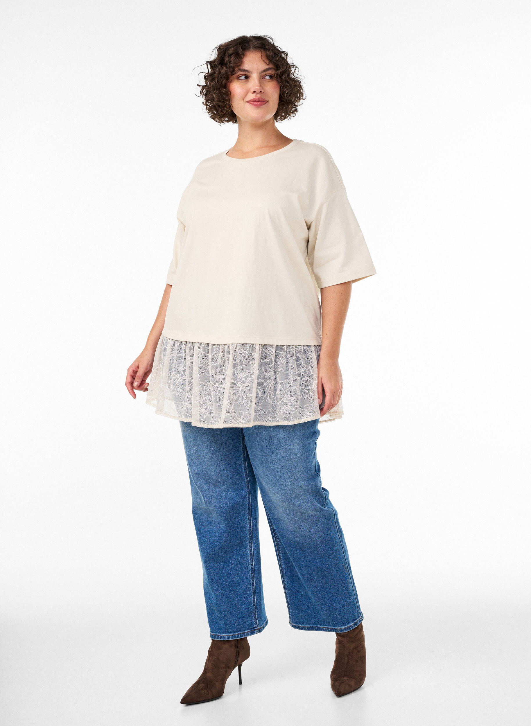 ZizziLockeres T-Shirt mit breitem Spitzenbesatz, Vanille, Model image number 1