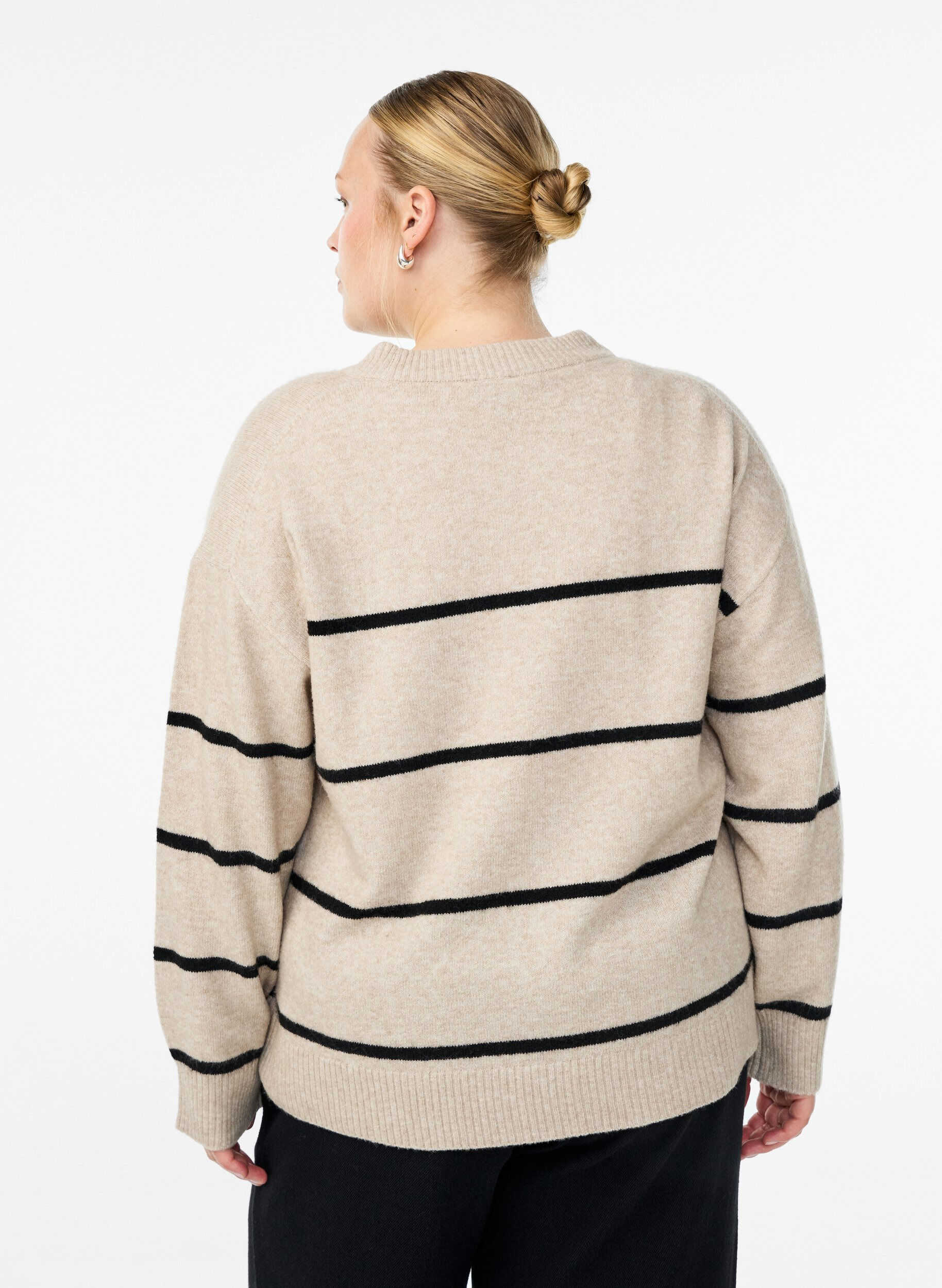 Zizzi Gestreifter Pullover in lockerer Passform, Beige, Model image number 2