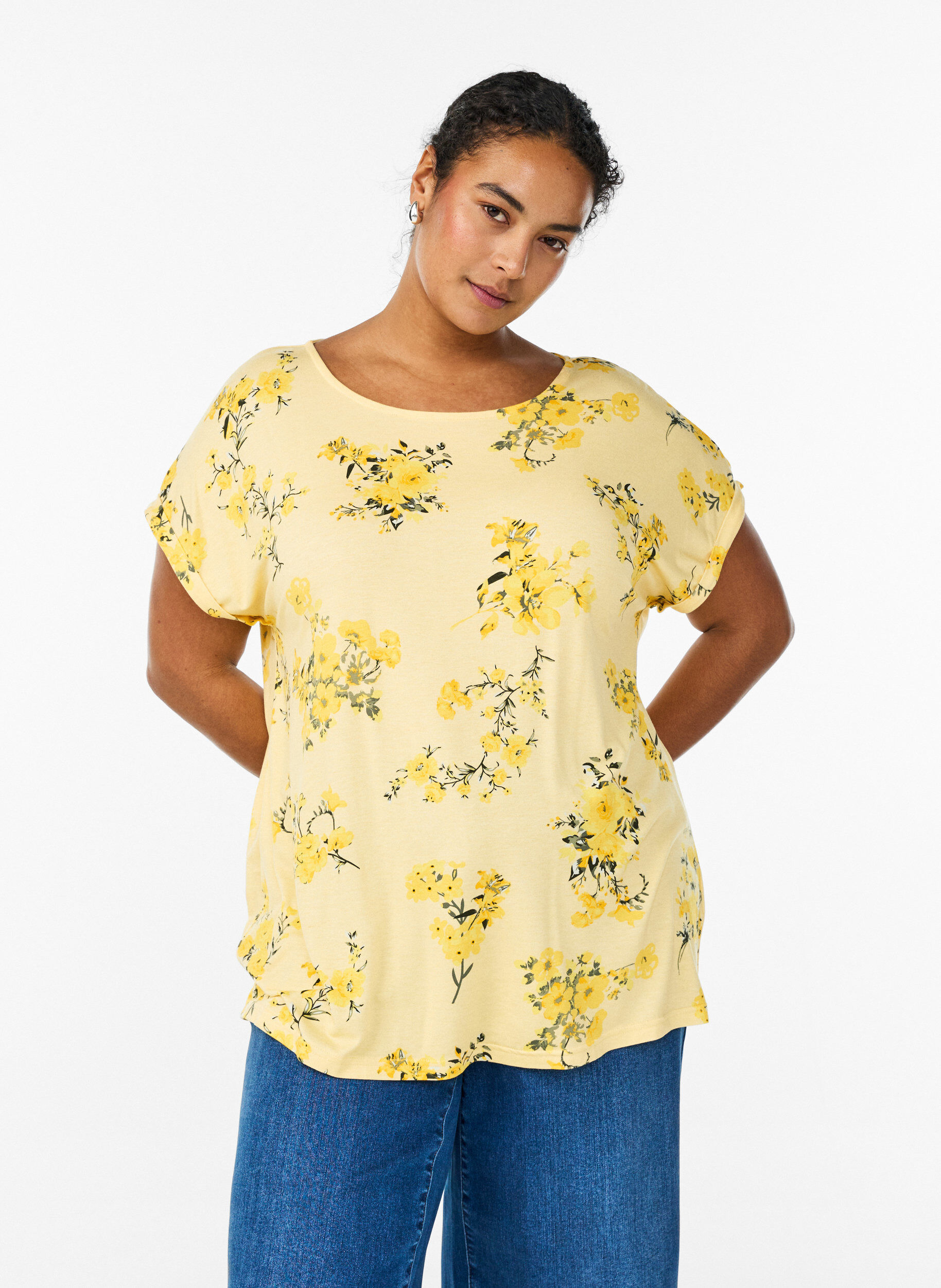 Zizzi T-Shirt mit Blumenprint, Gelb, Model image number 0