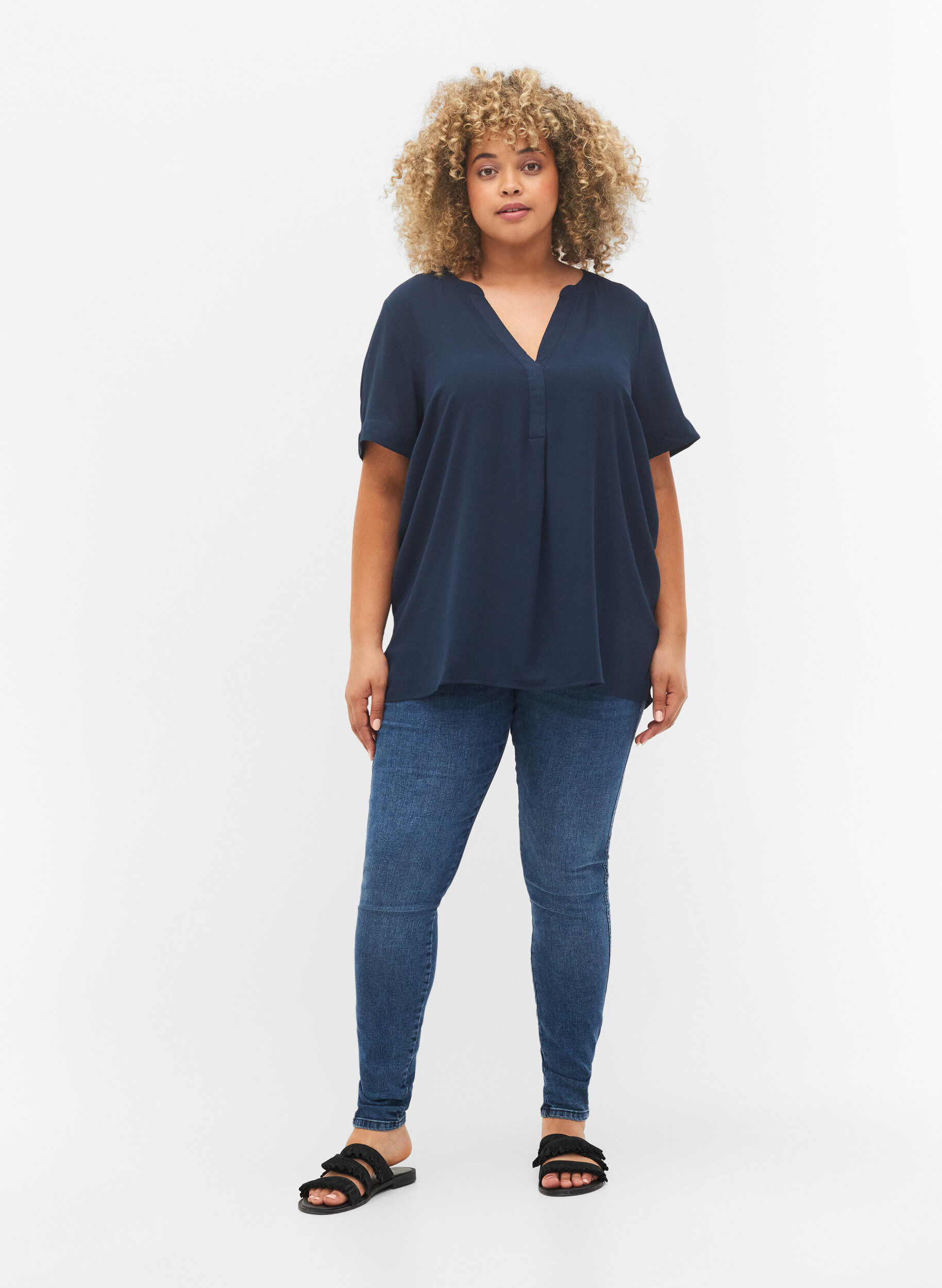 Zizzi Kurz&auml;rmelige Bluse mit V-Ausschnitt, Blau, Model image number 1