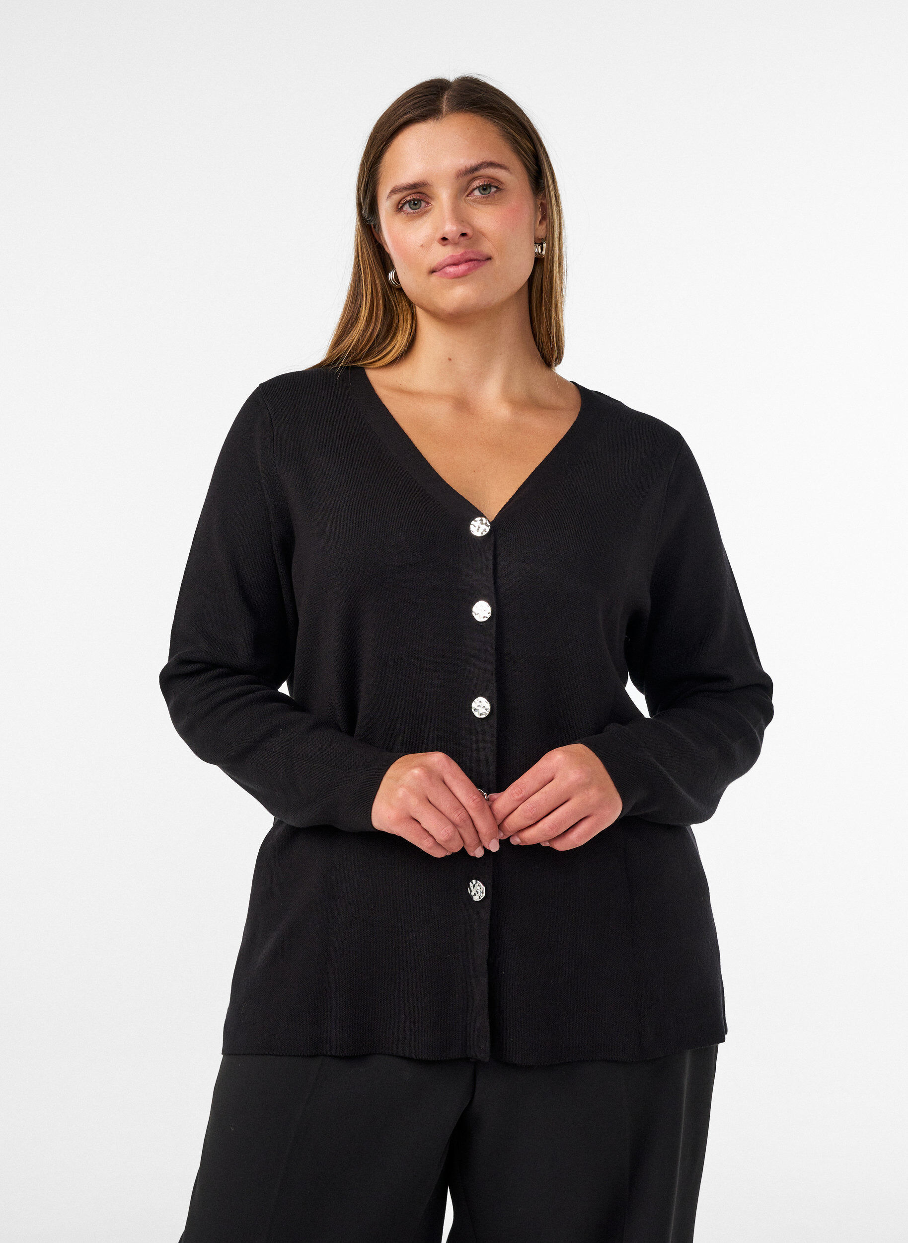 ZizziCardigan aus Feinstrick mit dekorativen Kn&ouml;pfen, Schwarz, Model image number 0