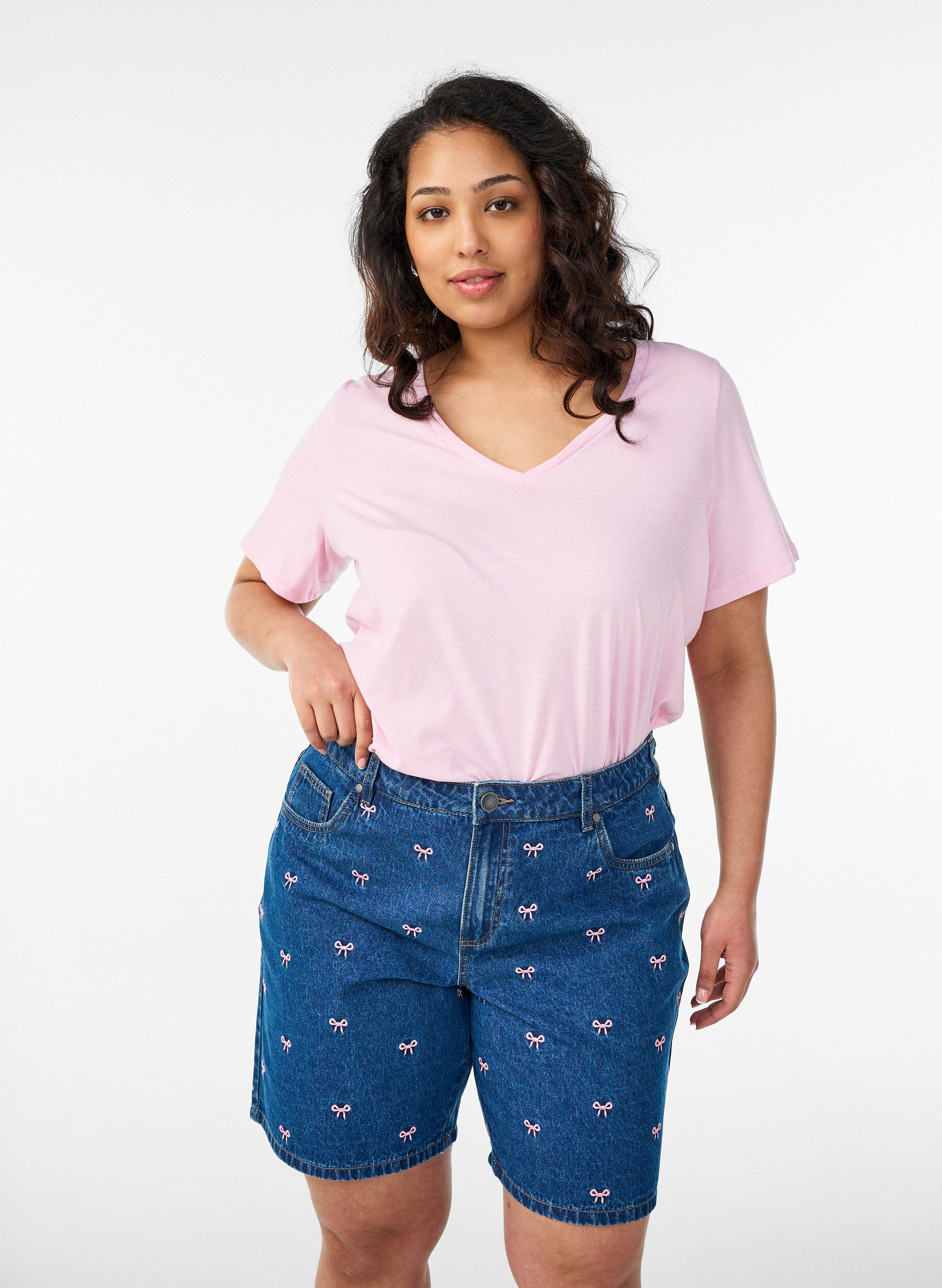 ZizziBestickte Denimshorts, Blau, Model image number 0