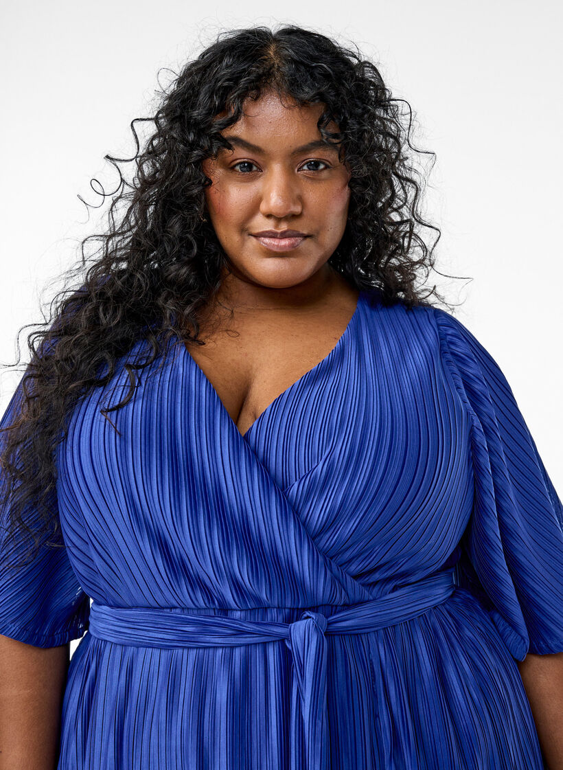 Midikleid mit Plisseefalten und Fledermaus&auml;rmeln, Blau, Model image number 2
