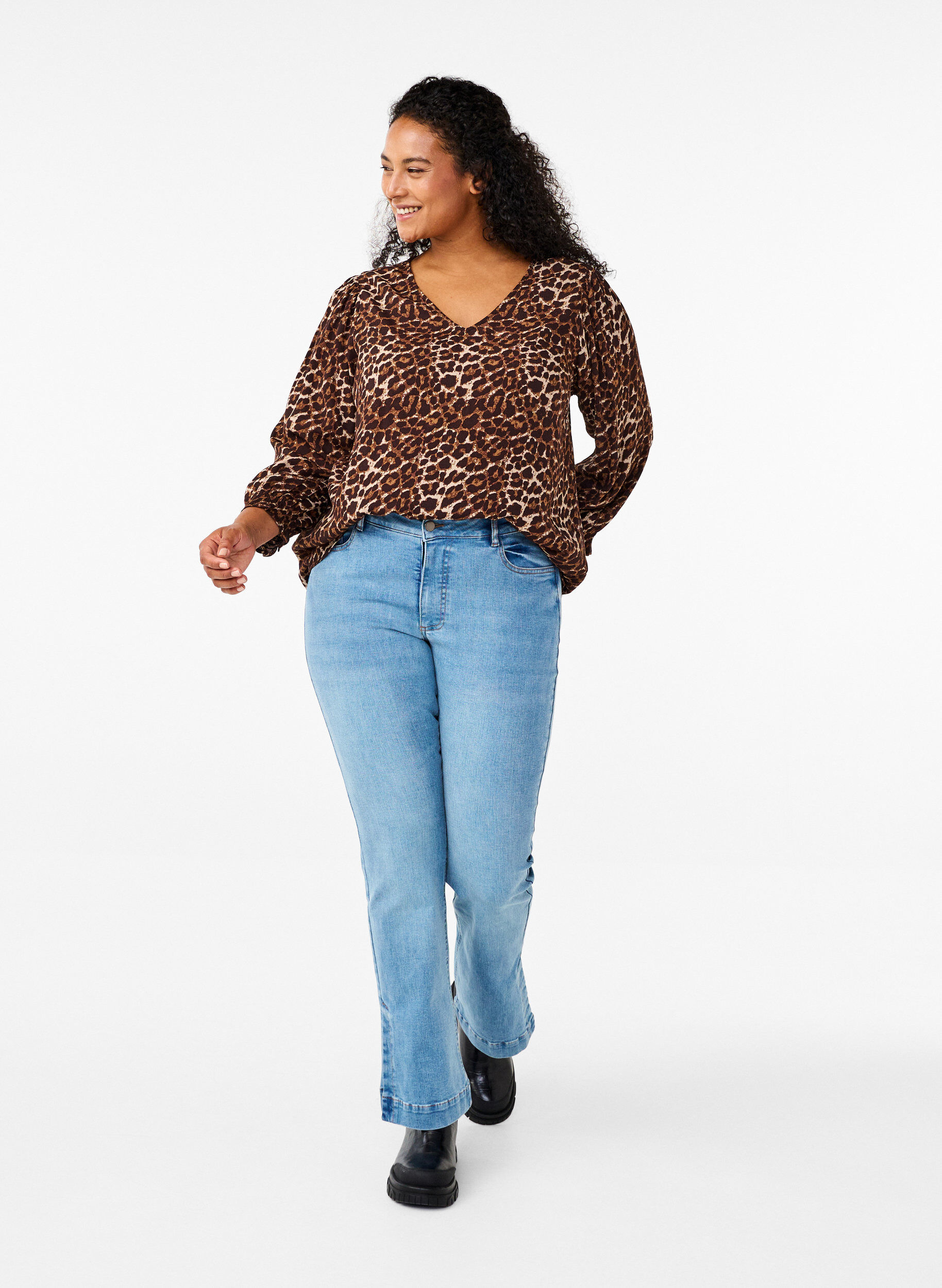 Zizzi Bluse mit Leopardenmuster und 3/4-&Auml;rmeln, Leo AOP, Model image number 2