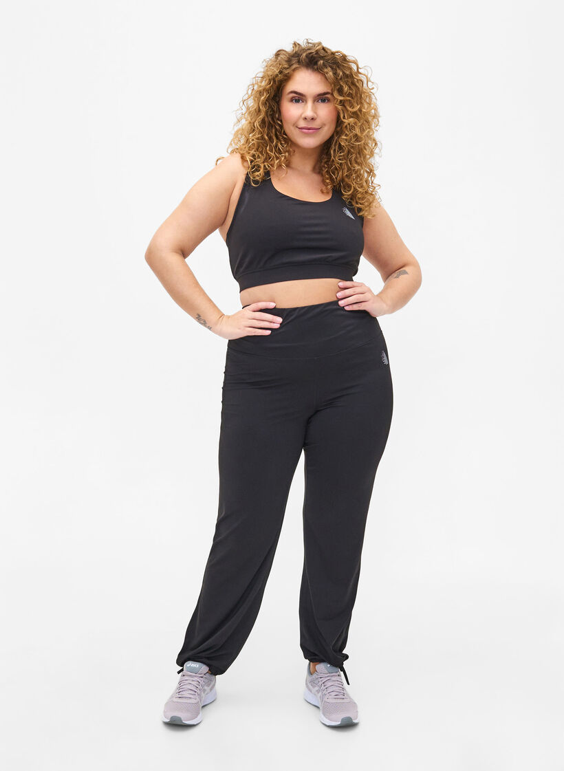 Sport-BH mit Kreuzdetail am Rücken, Black, Model image number 2