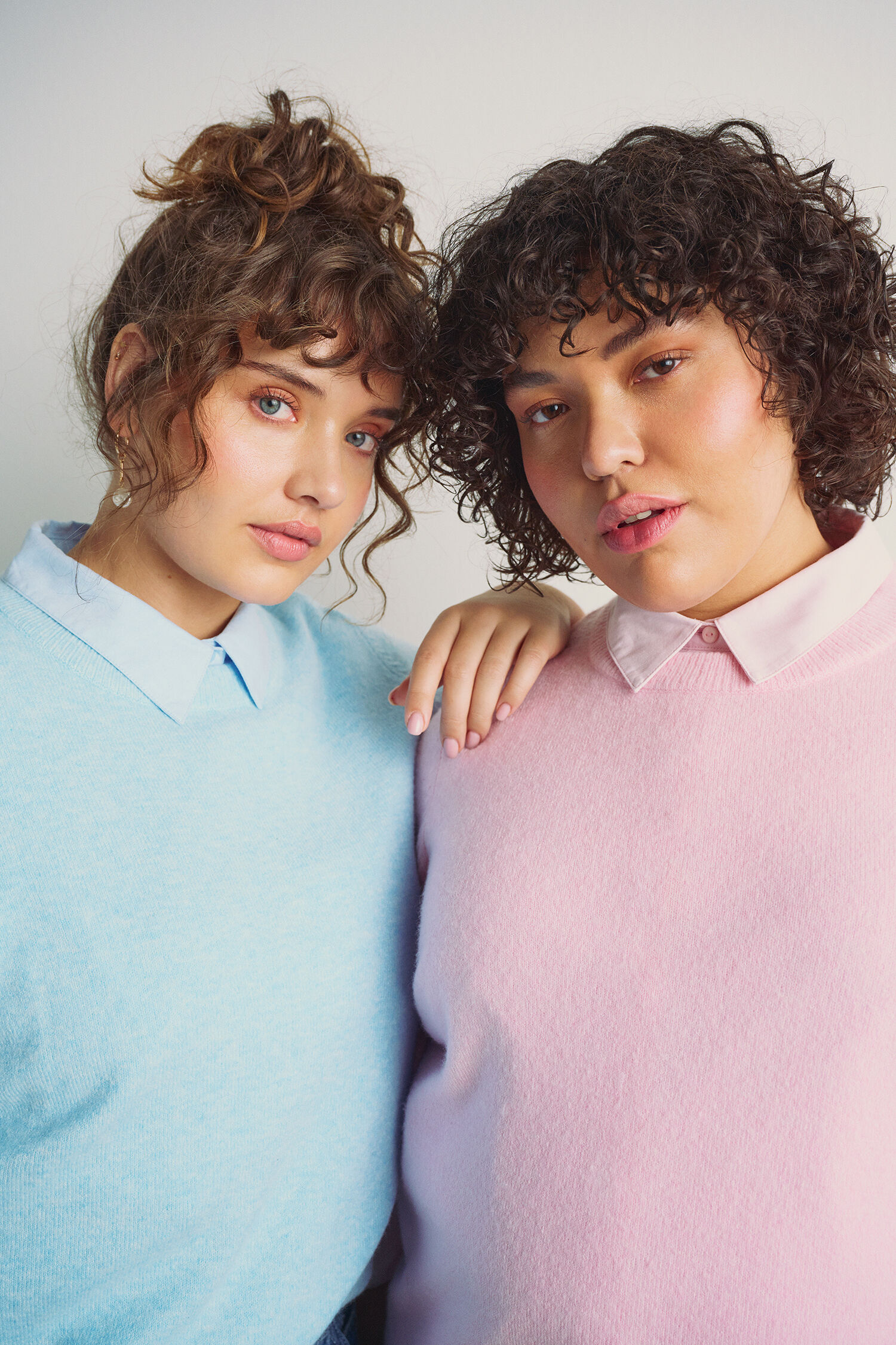 Zizzi Farbenfroher Look mit Lagen, , Model