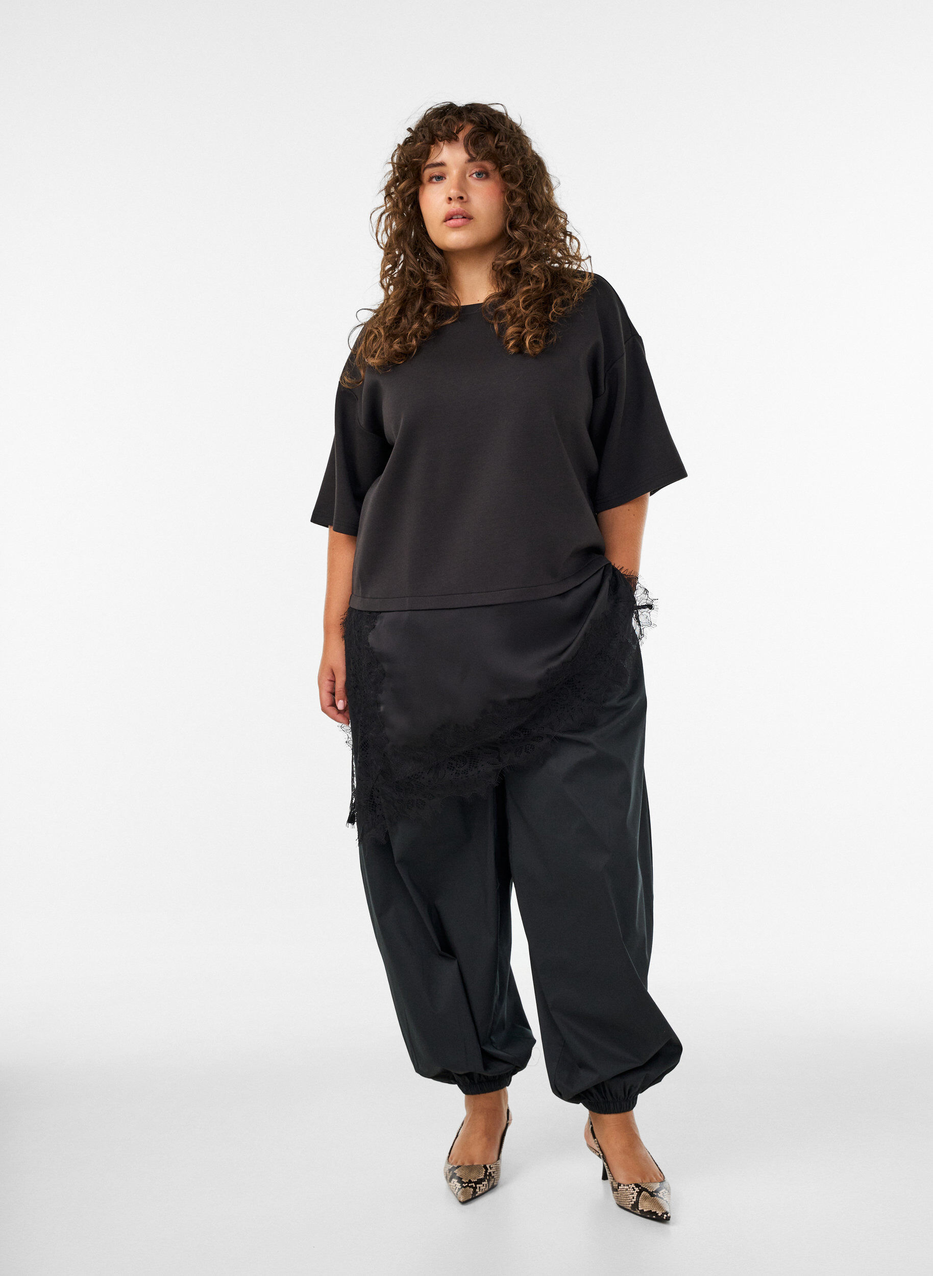 ZizziBallonhose mit Taschen und elastischem Bund, Schwarz, Model image number 1
