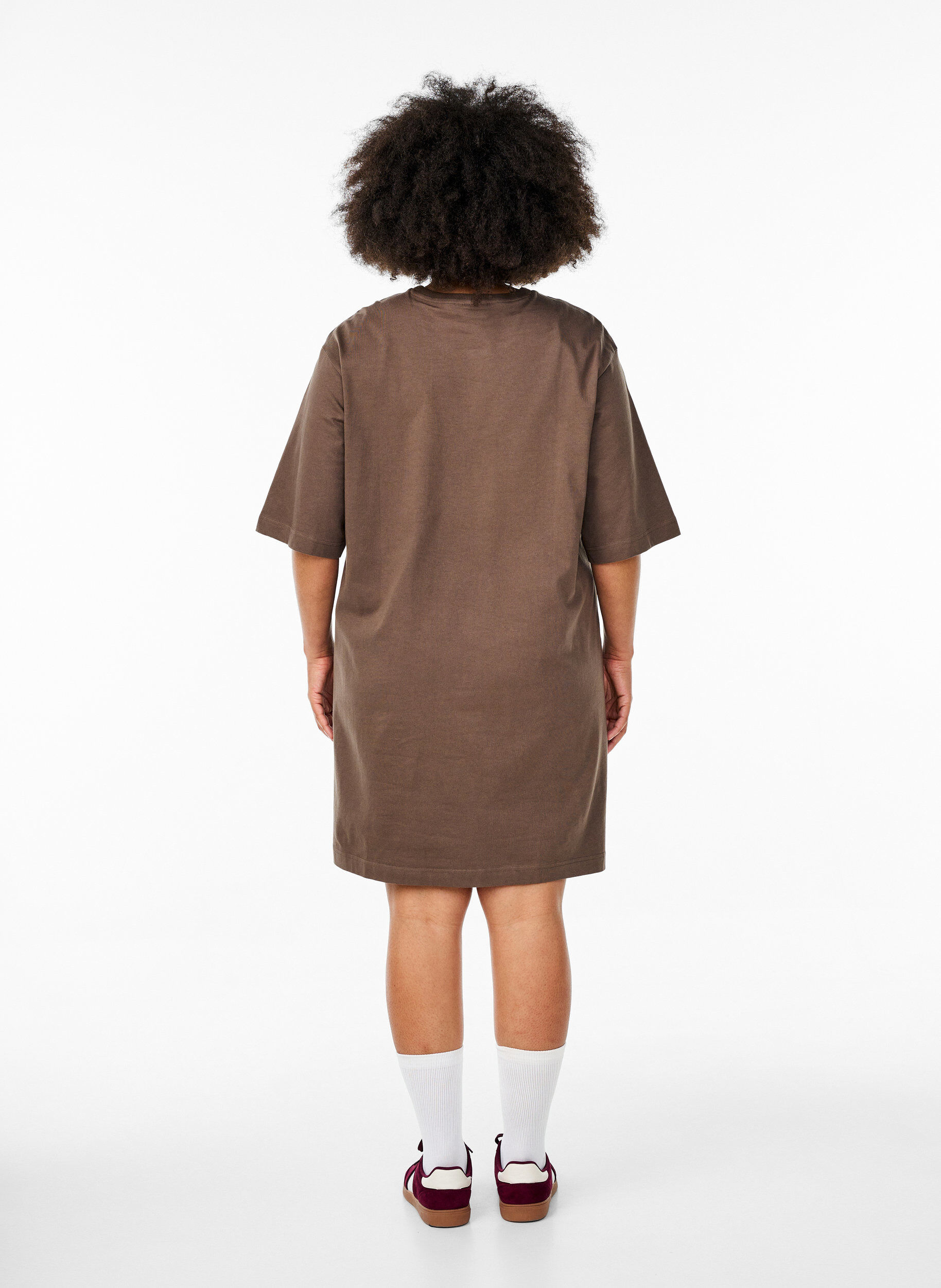 Zizzi Knielanges Baumwoll-T-Shirt-Kleid, Braun, Model image number 2