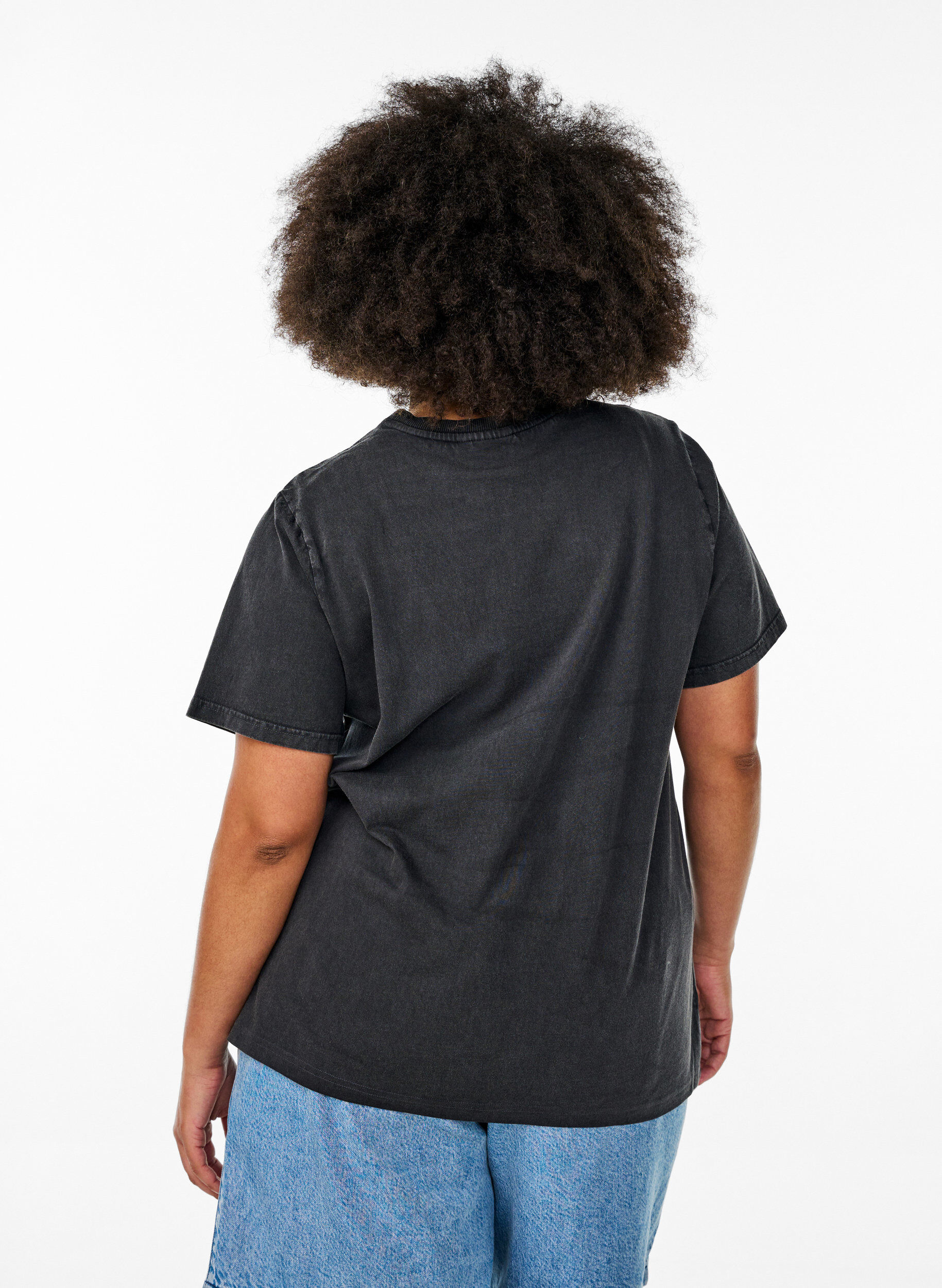 Zizzi T-Shirt aus Bio-Baumwolle mit Statement-Print, Grau, Model image number 2