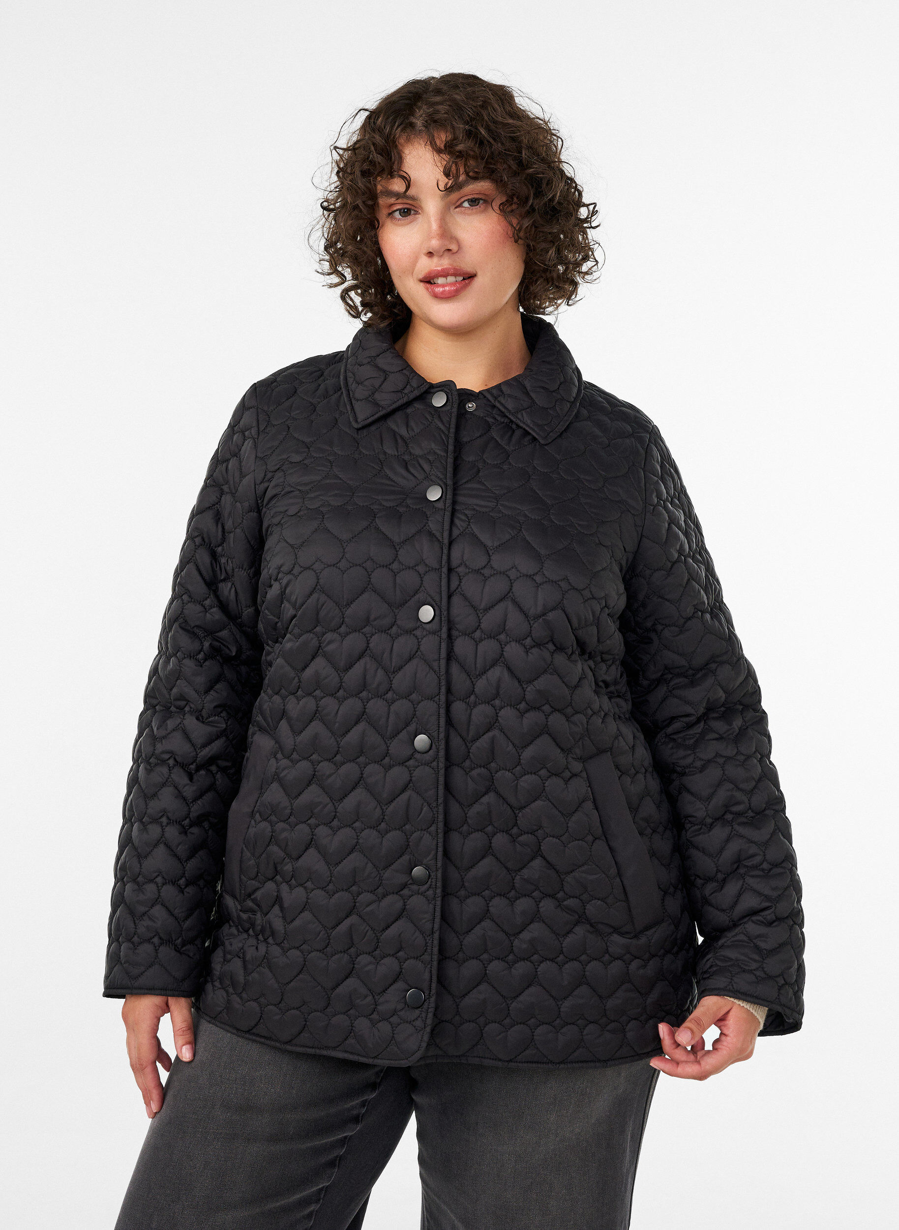 ZizziLeicht wattierte Jacke mit dekorativer Steppung, Schwarz, Model image number 0