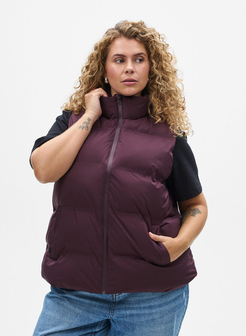 Kurze Steppweste mit hohem Kragen, Dunkles Bordeaux, Model image number 0
