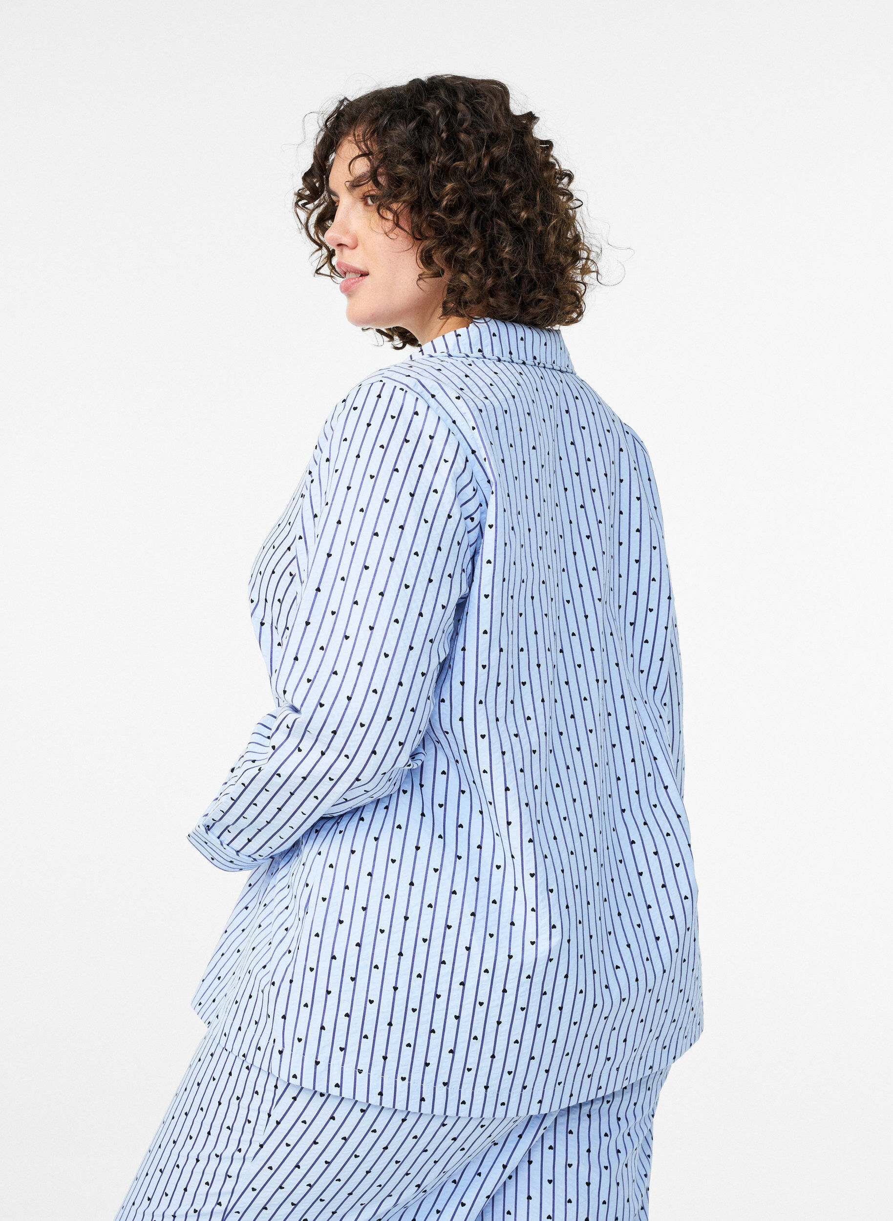 Zizzi Pyjamahemd aus Seersucker mit langen &Auml;rmeln, Blau, Model image number 2