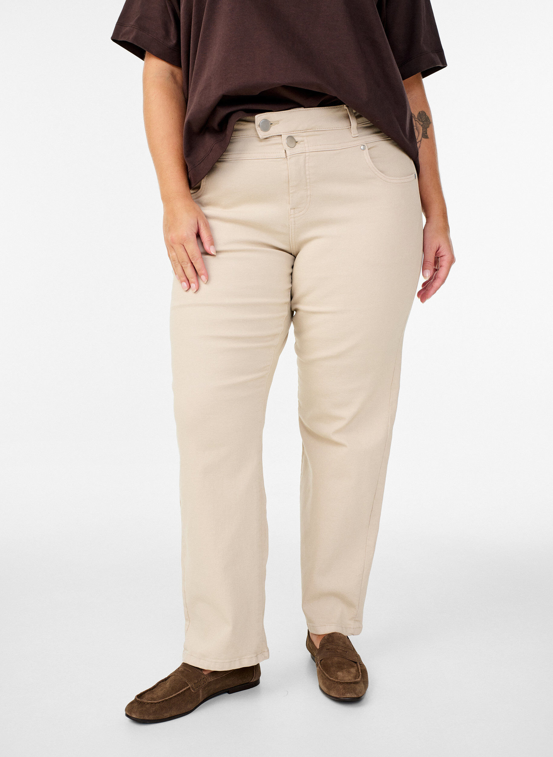 Zizzi Gemma-Jeans mit hoher Taille, Beige, Model image number 2