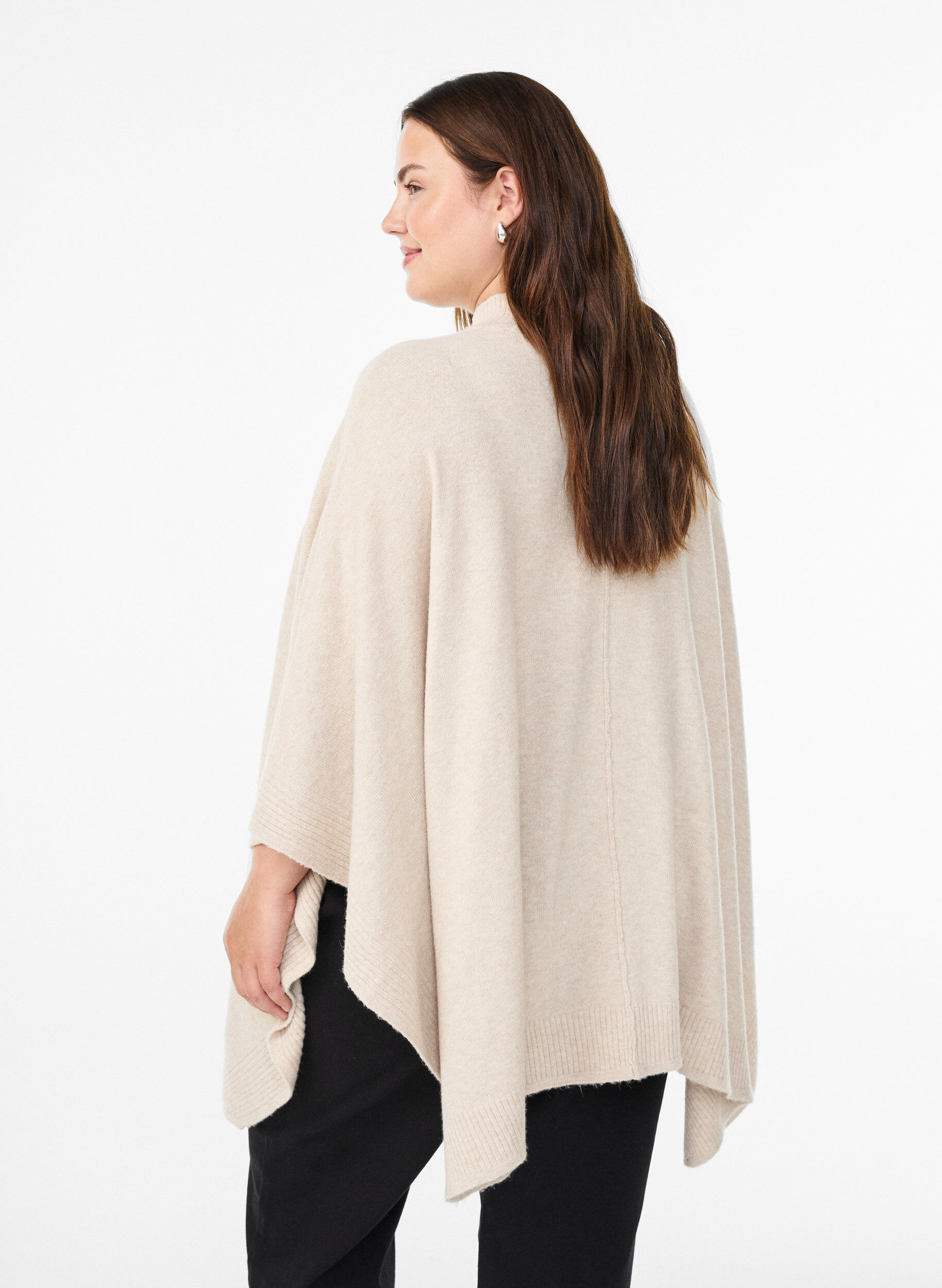 Zizzi Poncho mit Rippdetails und Rundhalsausschnitt, Beige, Model image number 2